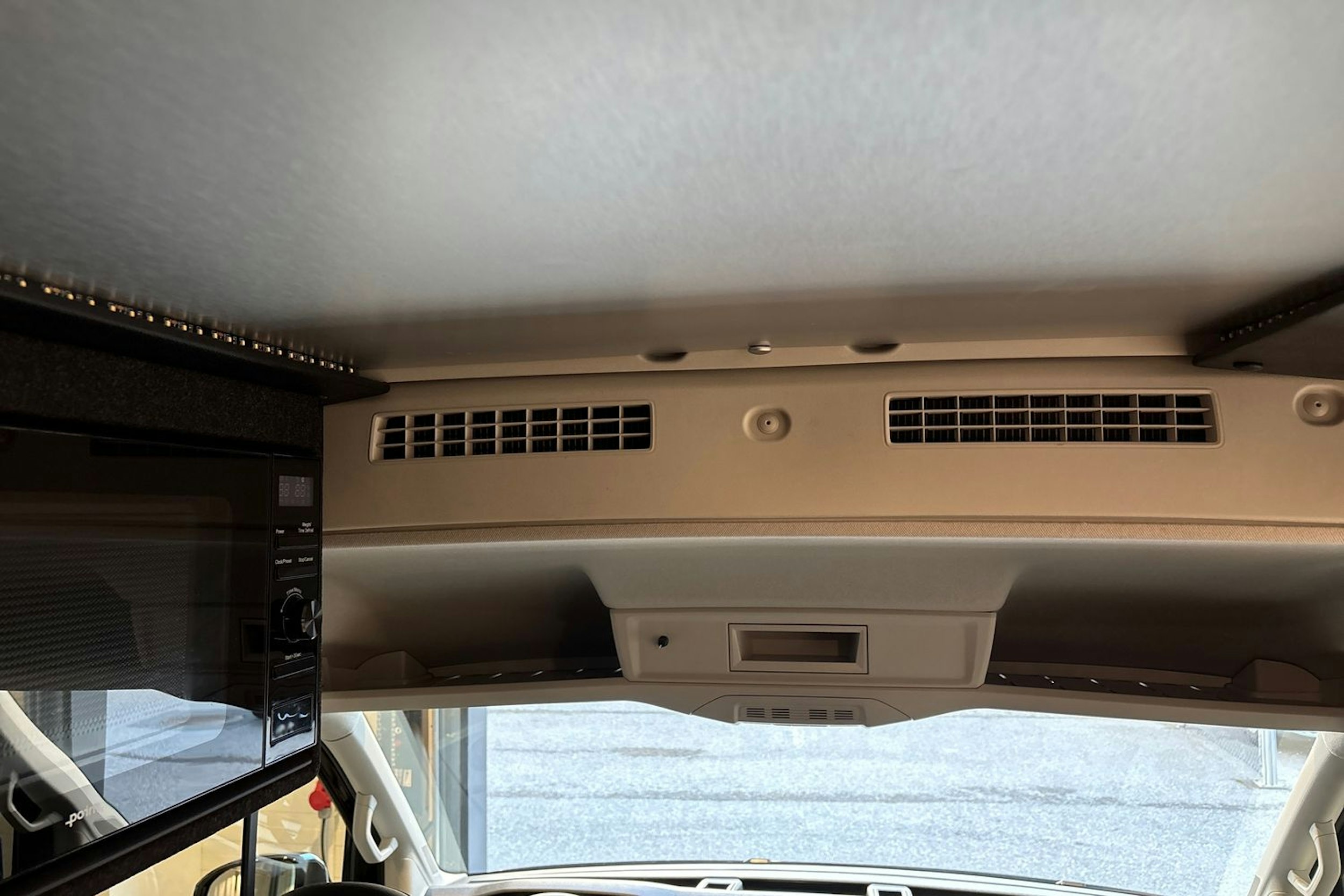 musta Volkswagen Crafter 2023 kuva 20.