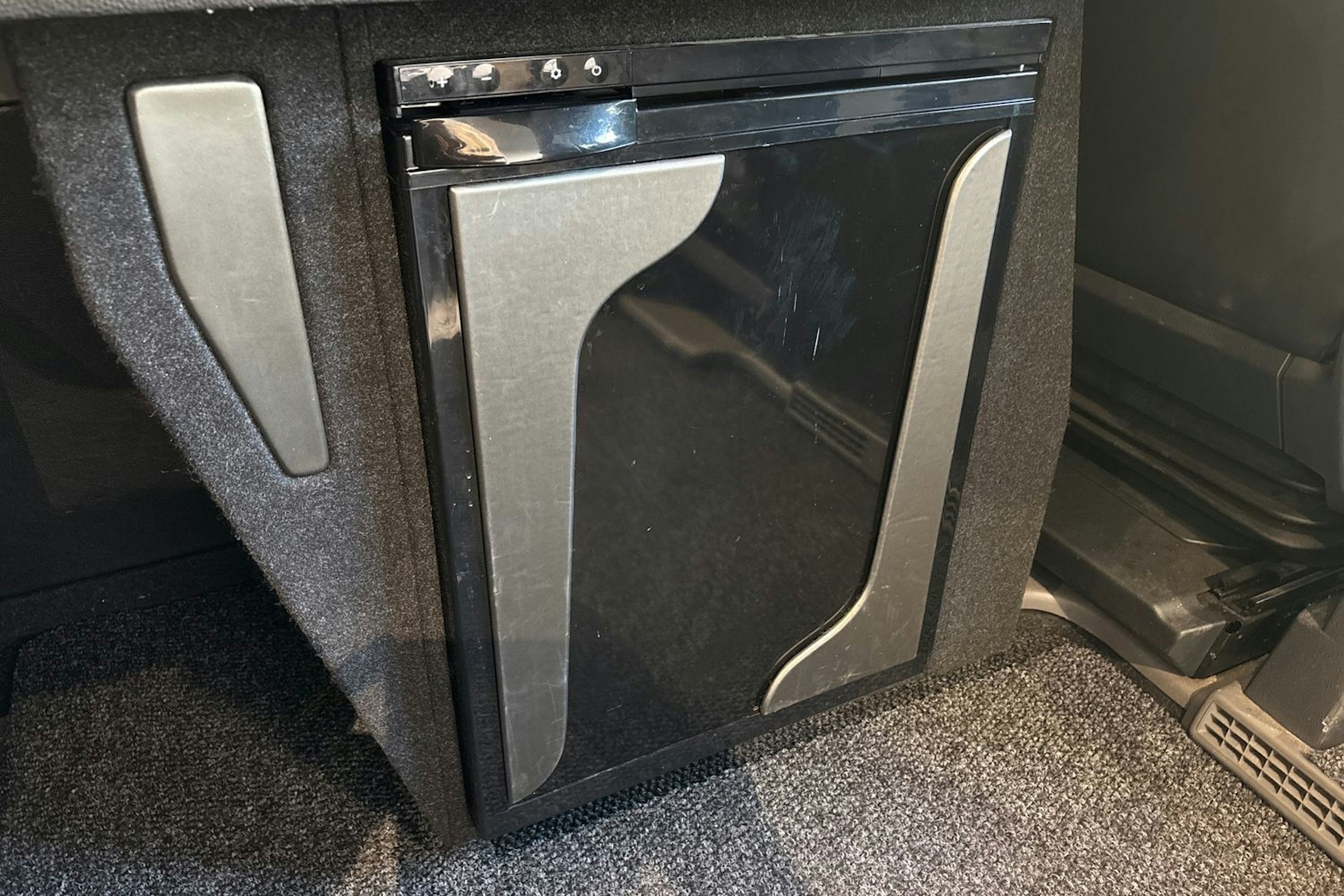 musta Volkswagen Crafter 2023 kuva 21.
