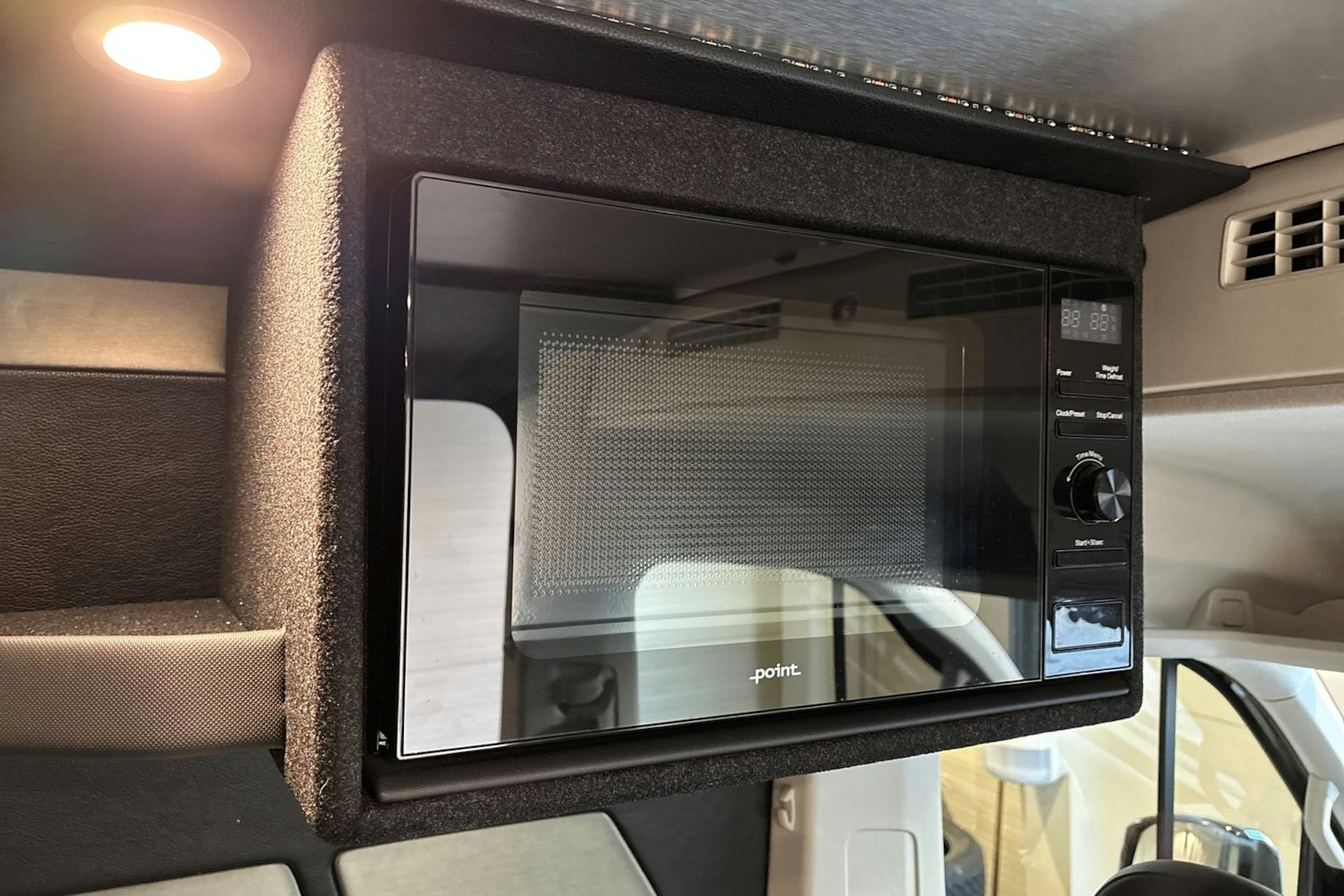 musta Volkswagen Crafter 2023 kuva 23.