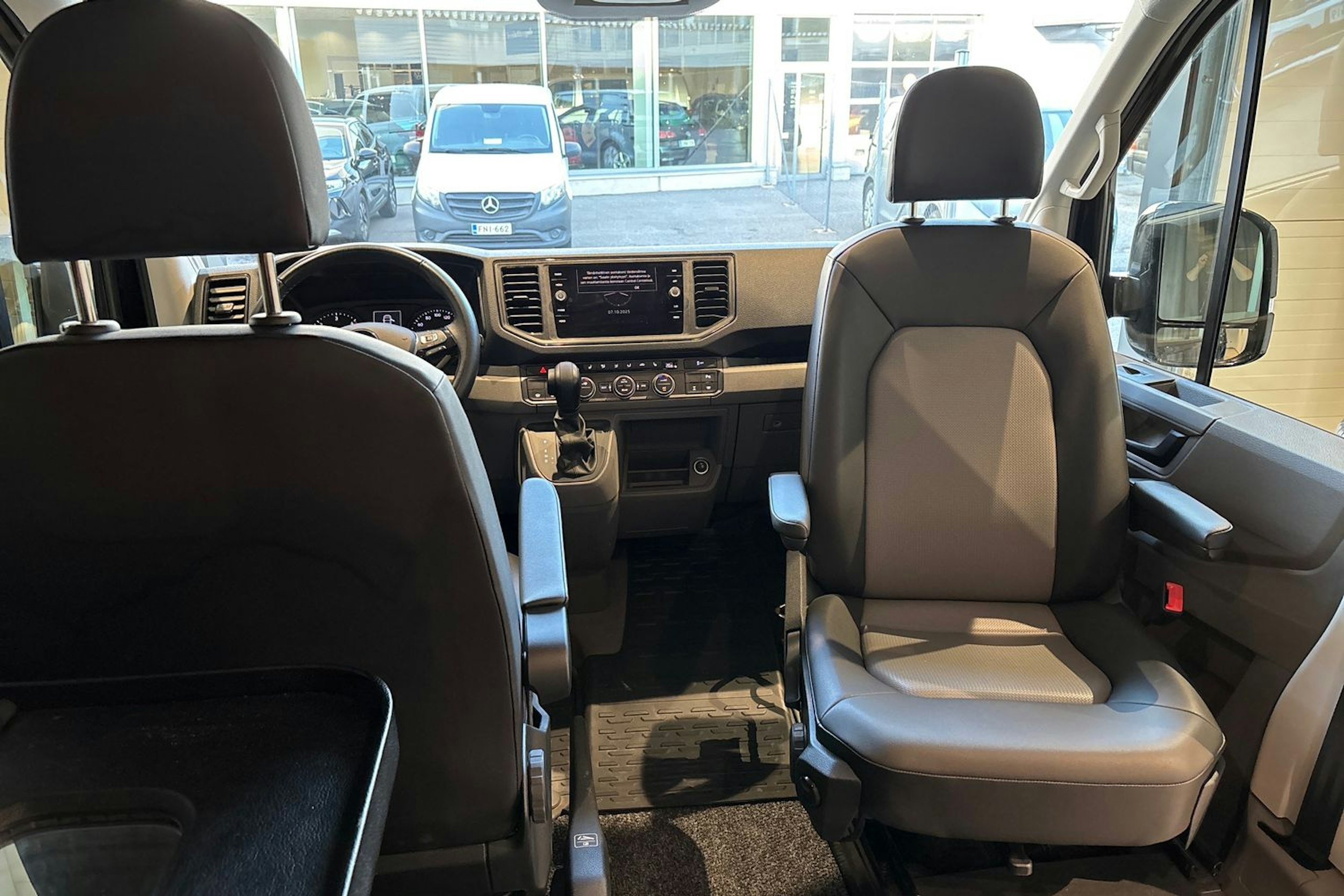 musta Volkswagen Crafter 2023 kuva 25.