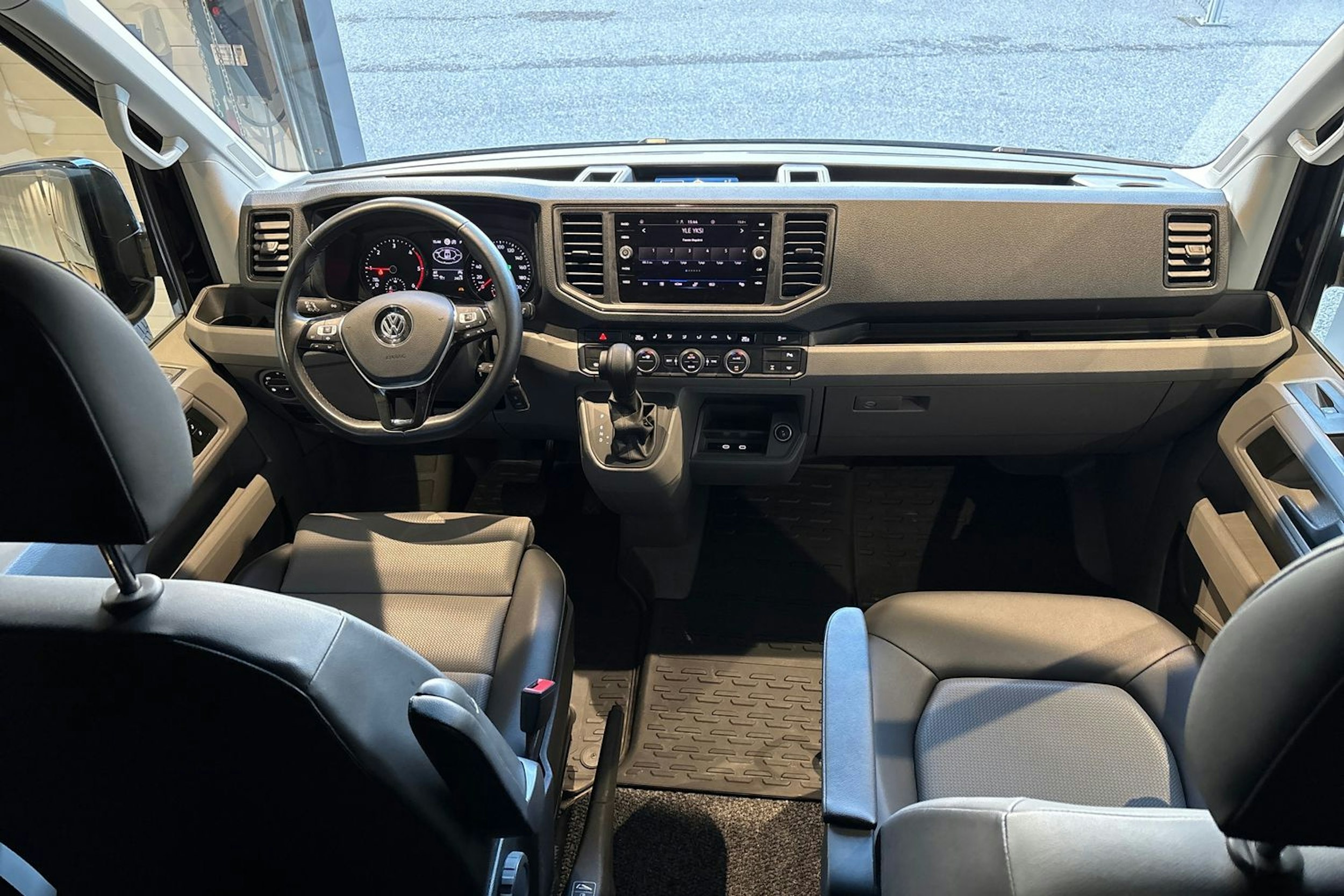 musta Volkswagen Crafter 2023 kuva 26.