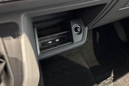musta Volkswagen Crafter 2023 kuva 36.