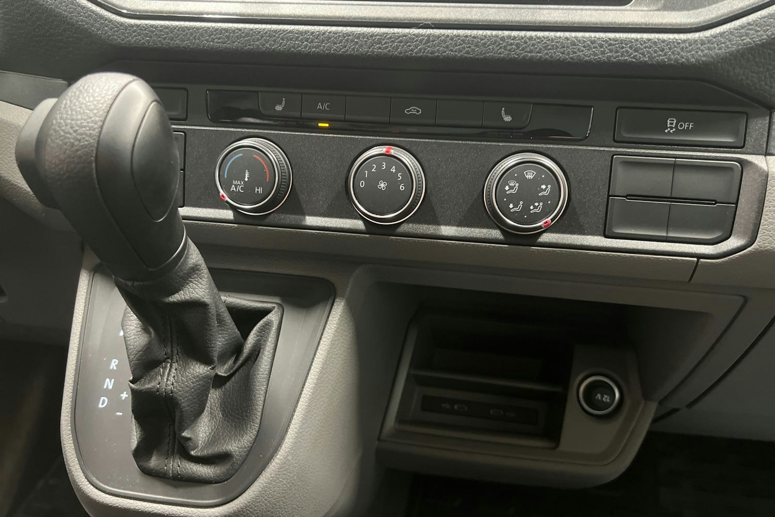 vihreä Volkswagen Crafter 2023 kuva 14.