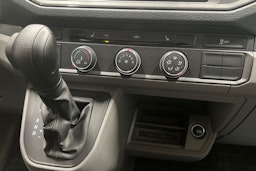 vihreä Volkswagen Crafter 2023 kuva 14.