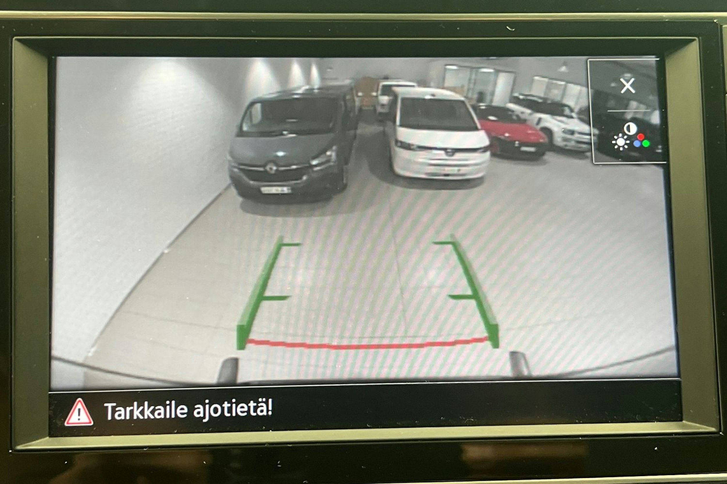 vihreä Volkswagen Crafter 2023 kuva 19.