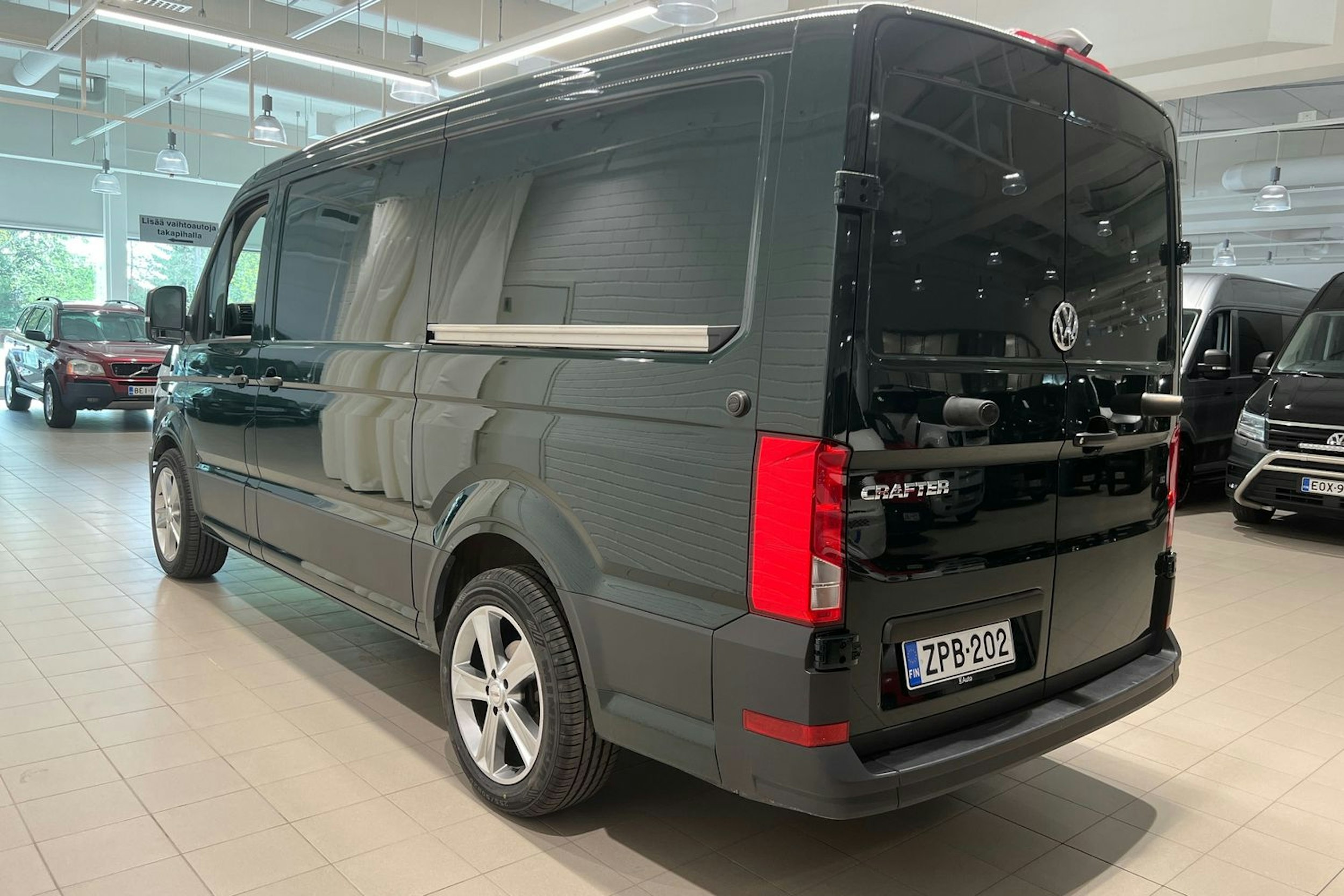 vihreä Volkswagen Crafter 2023 kuva 21.