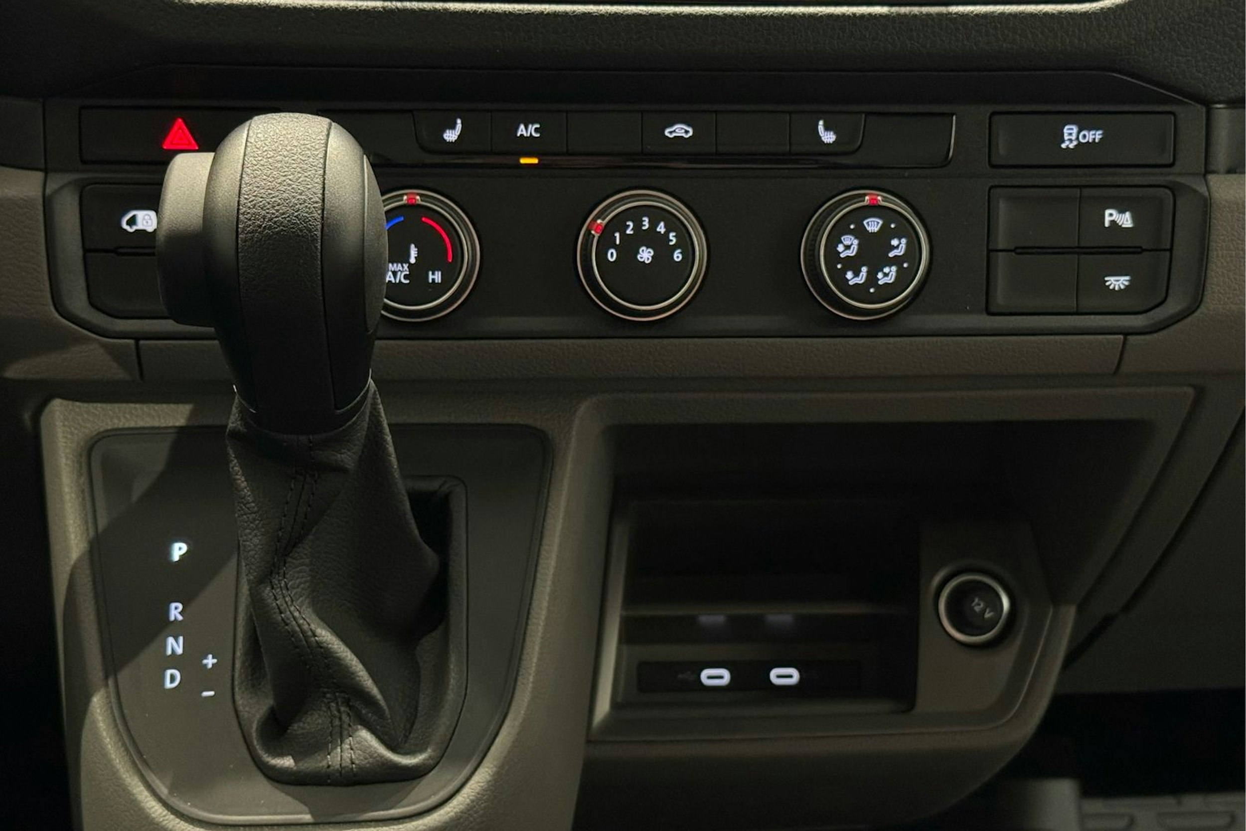 met. harmaa Volkswagen Crafter 2024 kuva 16.