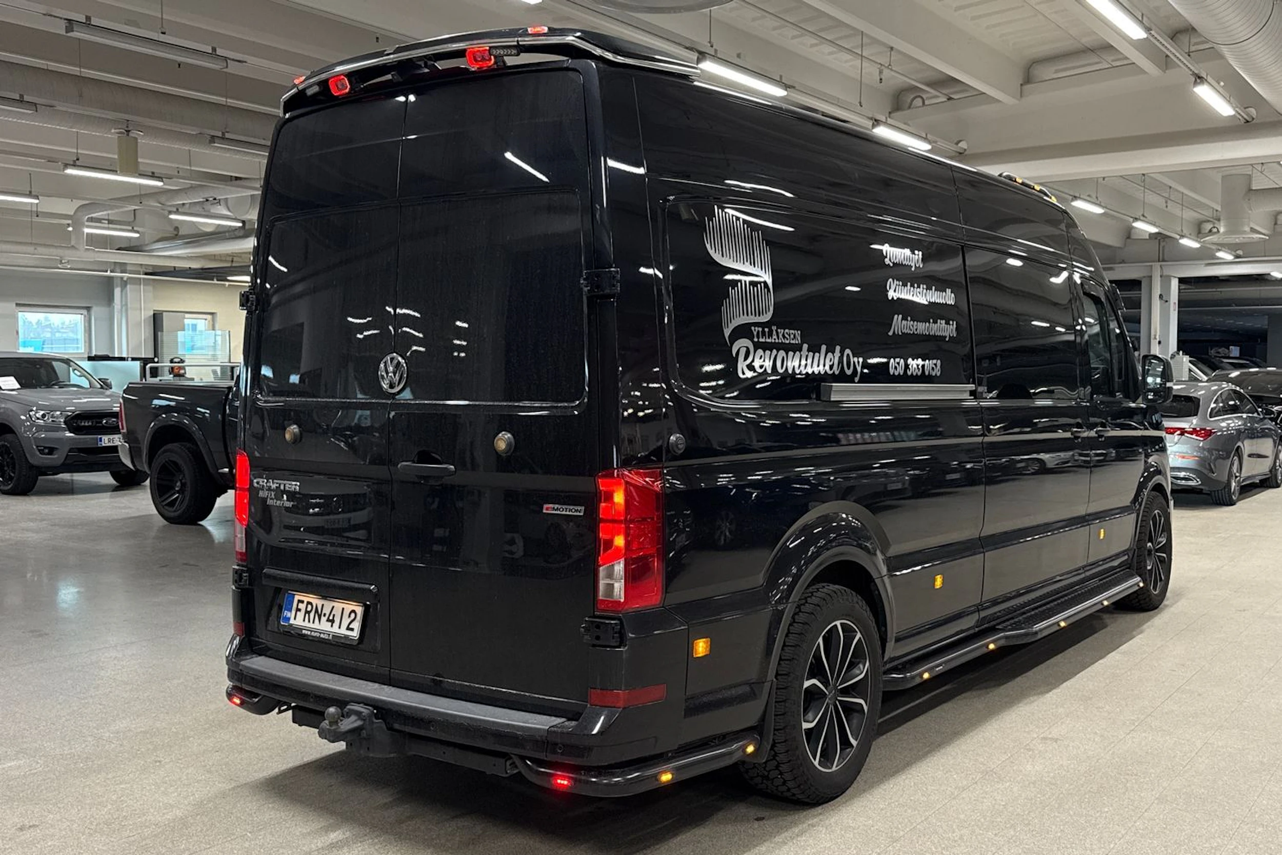 Musta Volkswagen CRAFTER 2024 kuva 7.