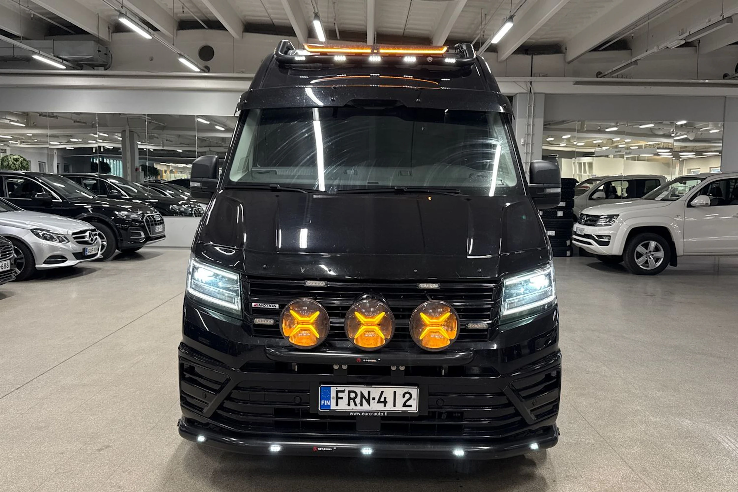 Musta Volkswagen CRAFTER 2024 kuva 10.