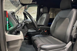 Musta Volkswagen CRAFTER 2024 kuva 11.