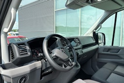 Harmaa Volkswagen Crafter 2024 kuva 6.