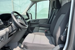 Harmaa Volkswagen Crafter 2024 kuva 7.