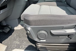 Harmaa Volkswagen Crafter 2024 kuva 8.