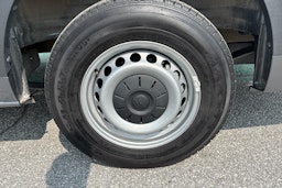 Harmaa Volkswagen Crafter 2024 kuva 9.