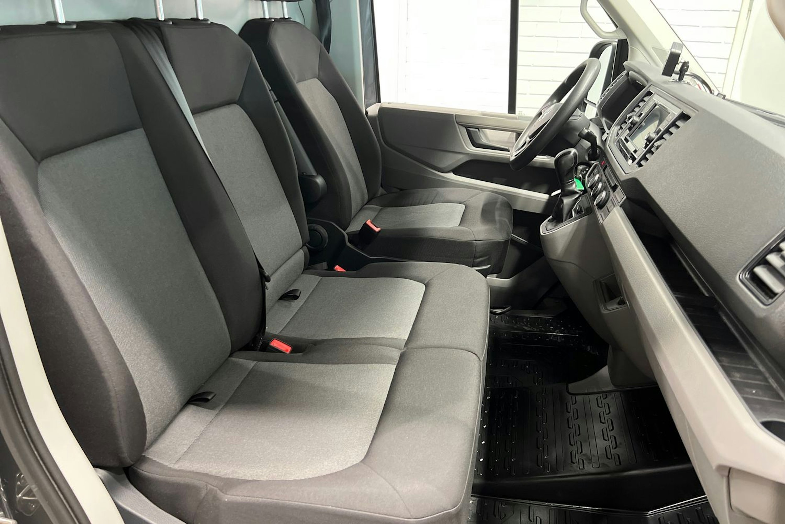 met. harmaa Volkswagen Crafter 2024 kuva 21.