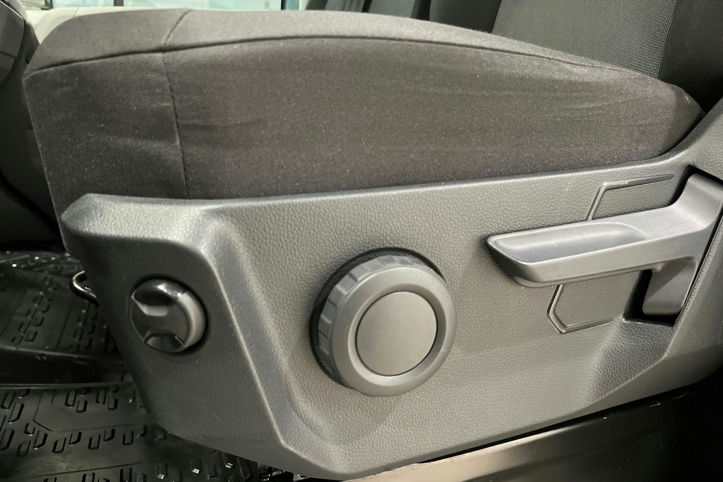 met. harmaa Volkswagen Crafter 2024 kuva 29.