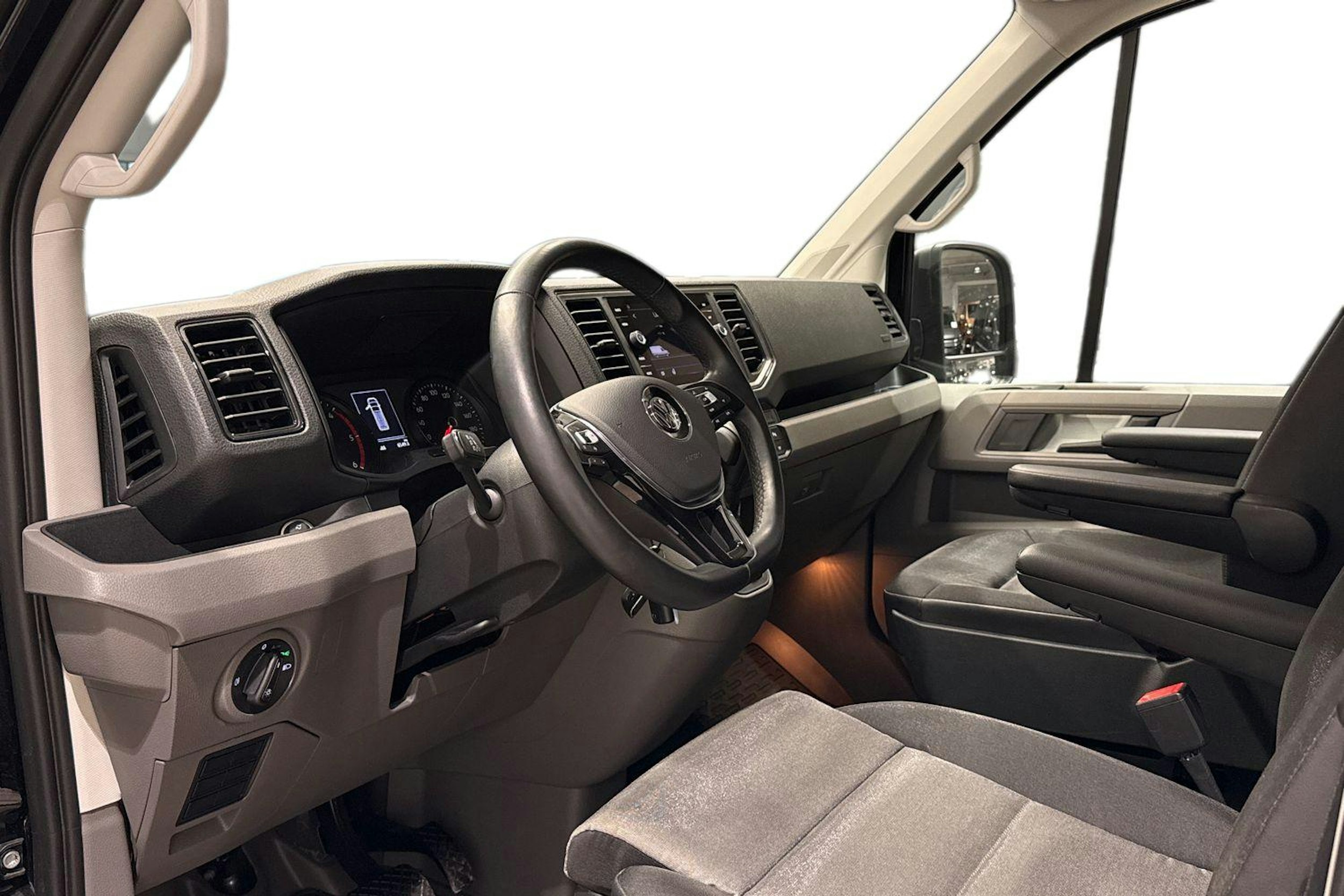 Musta Volkswagen Crafter 2024 kuva 8.