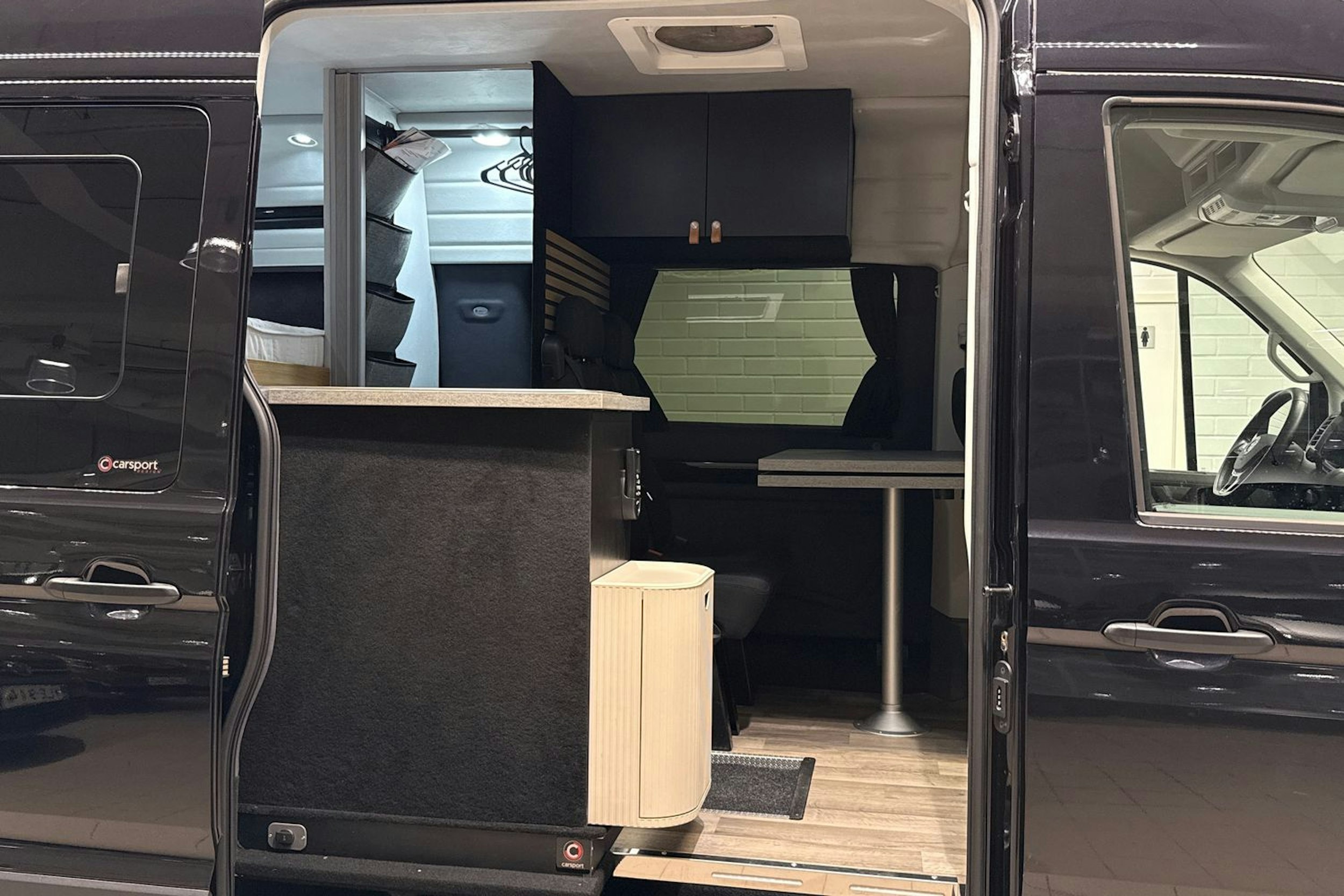 Musta Volkswagen Crafter 2024 kuva 15.