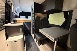 Musta Volkswagen Crafter 2024 kuva 18.