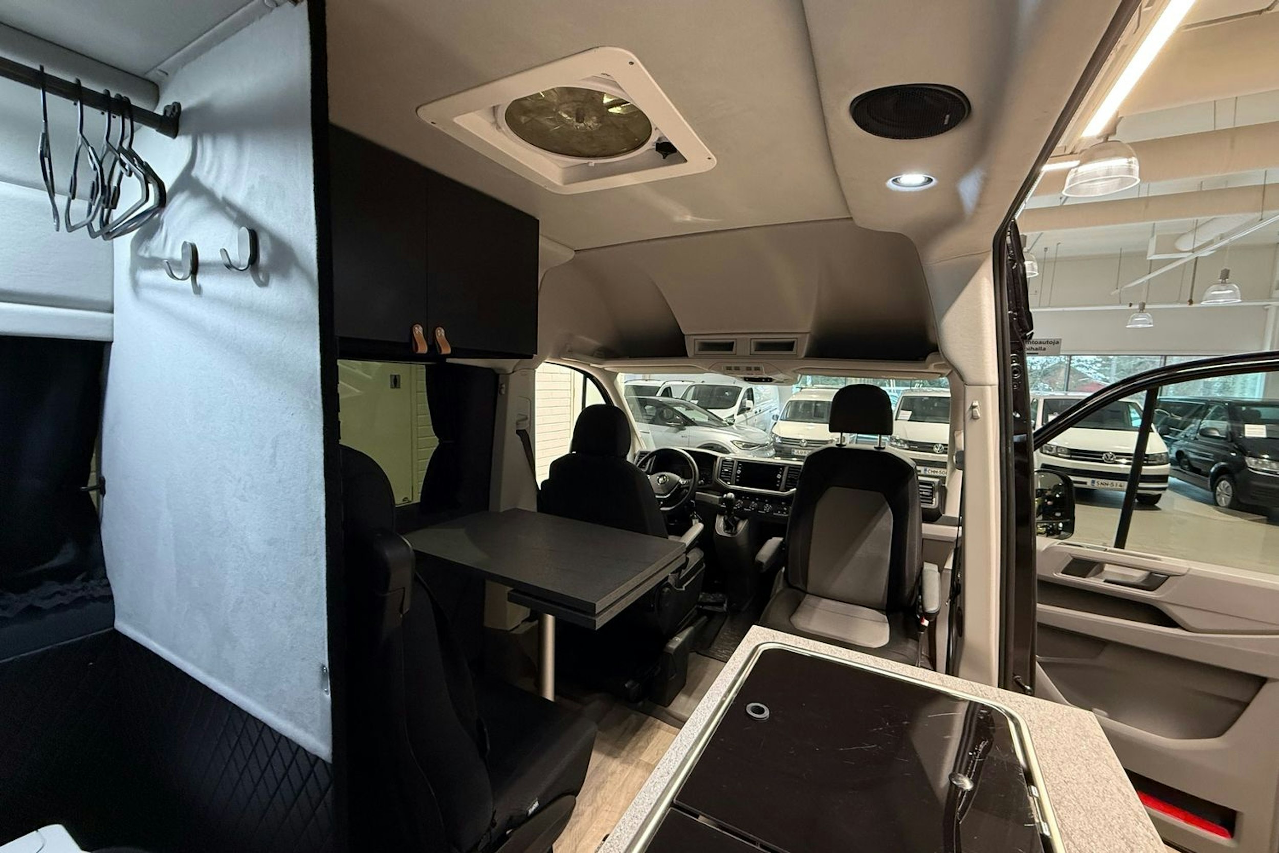 Musta Volkswagen Crafter 2024 kuva 21.