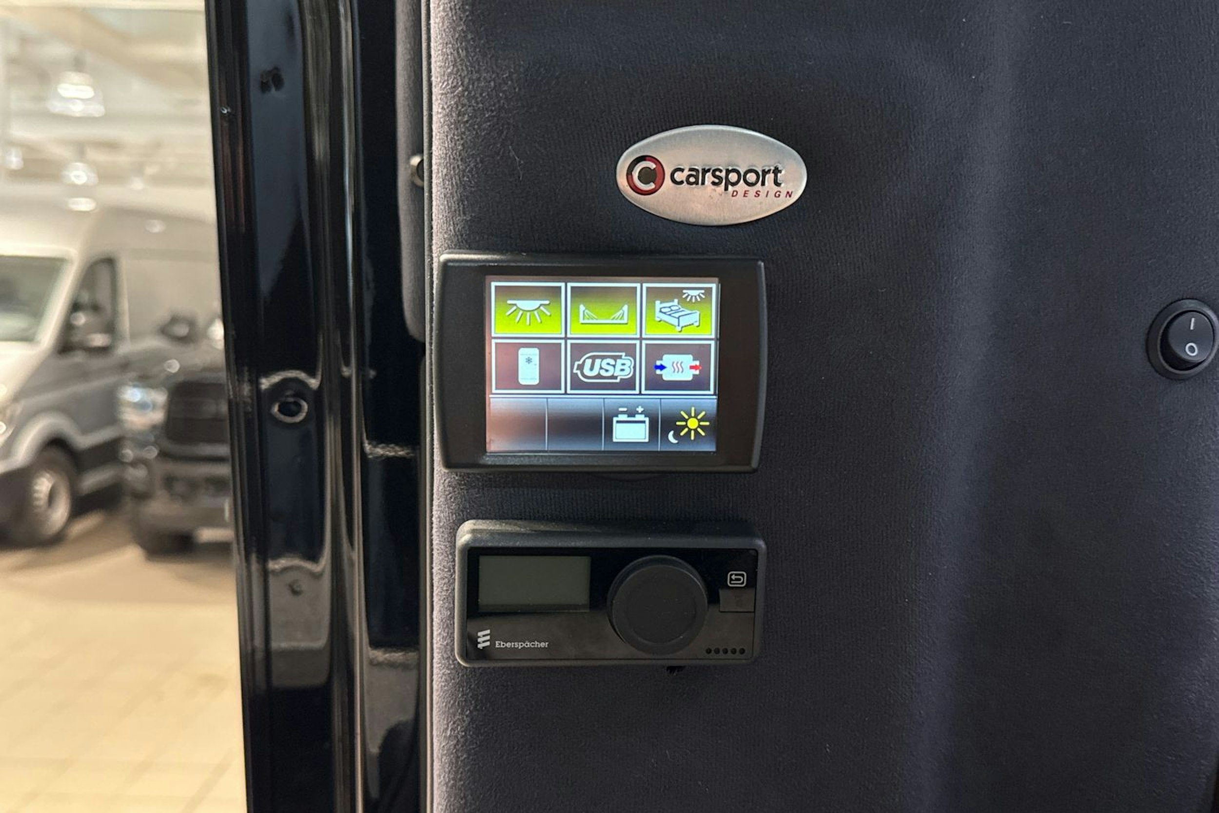 Musta Volkswagen Crafter 2024 kuva 22.