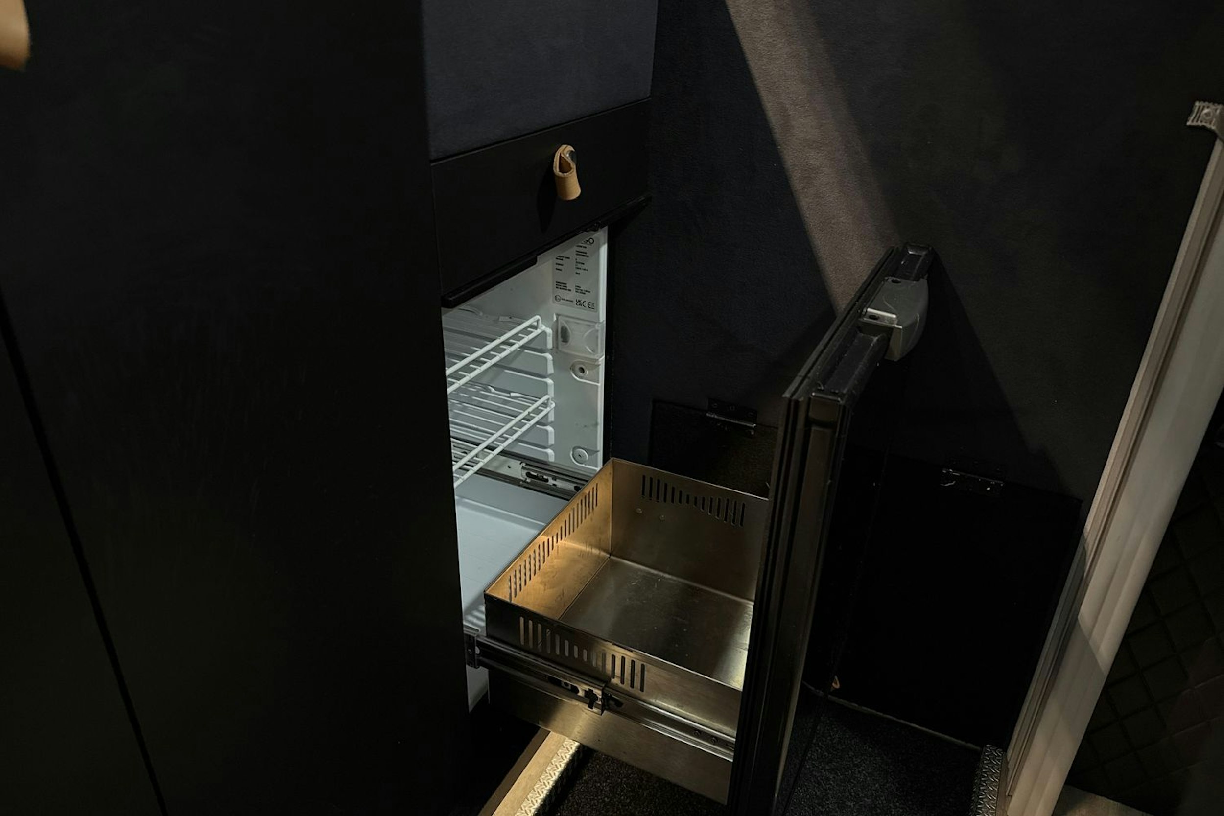 Musta Volkswagen Crafter 2024 kuva 24.