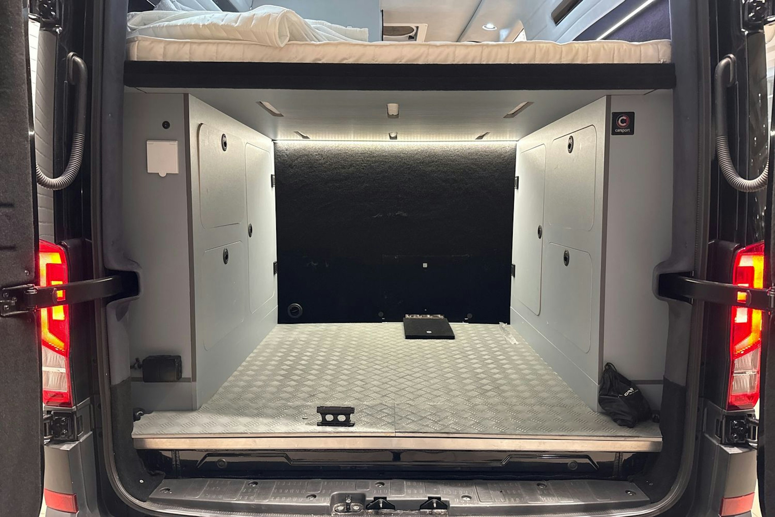 Musta Volkswagen Crafter 2024 kuva 27.