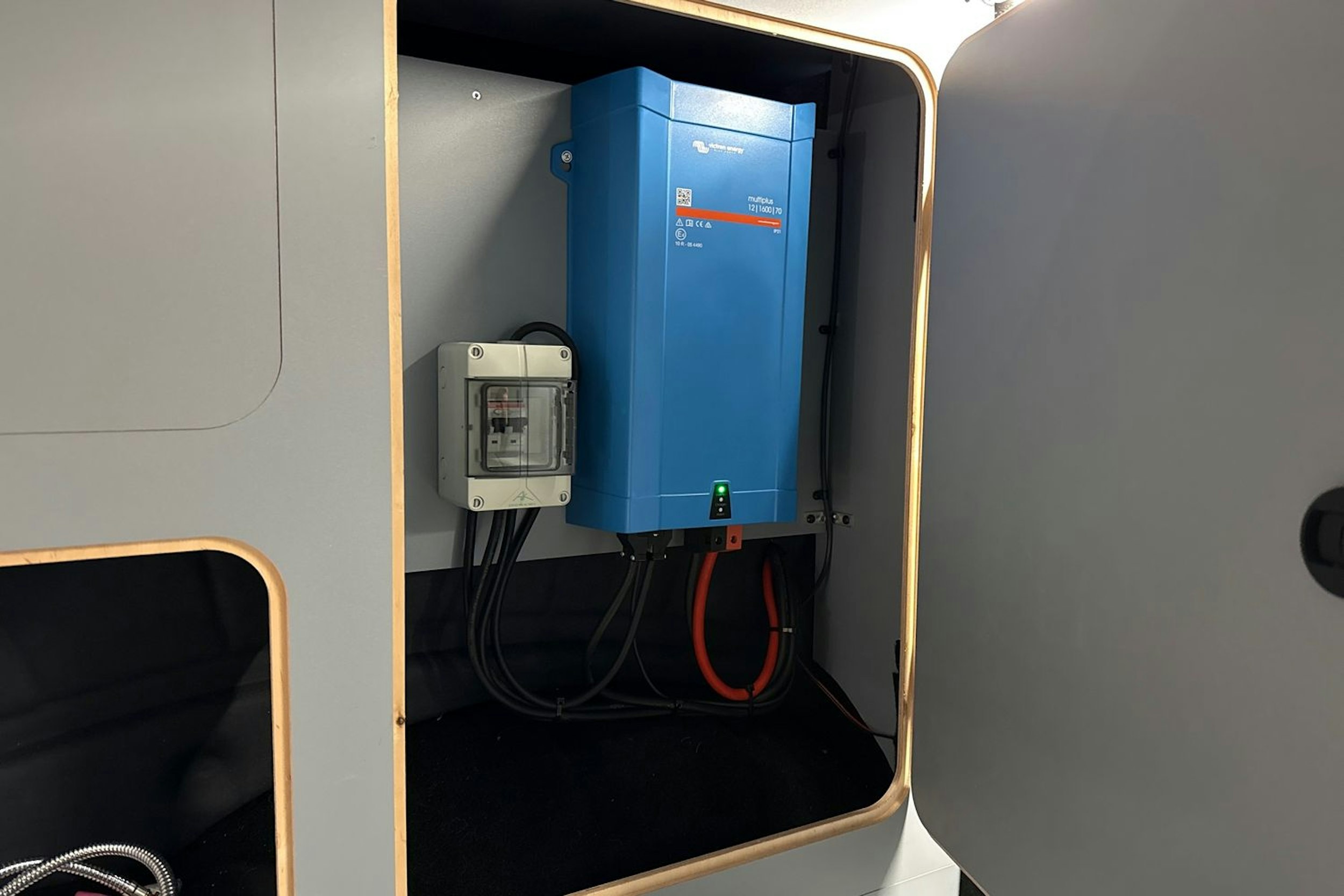 Musta Volkswagen Crafter 2024 kuva 32.