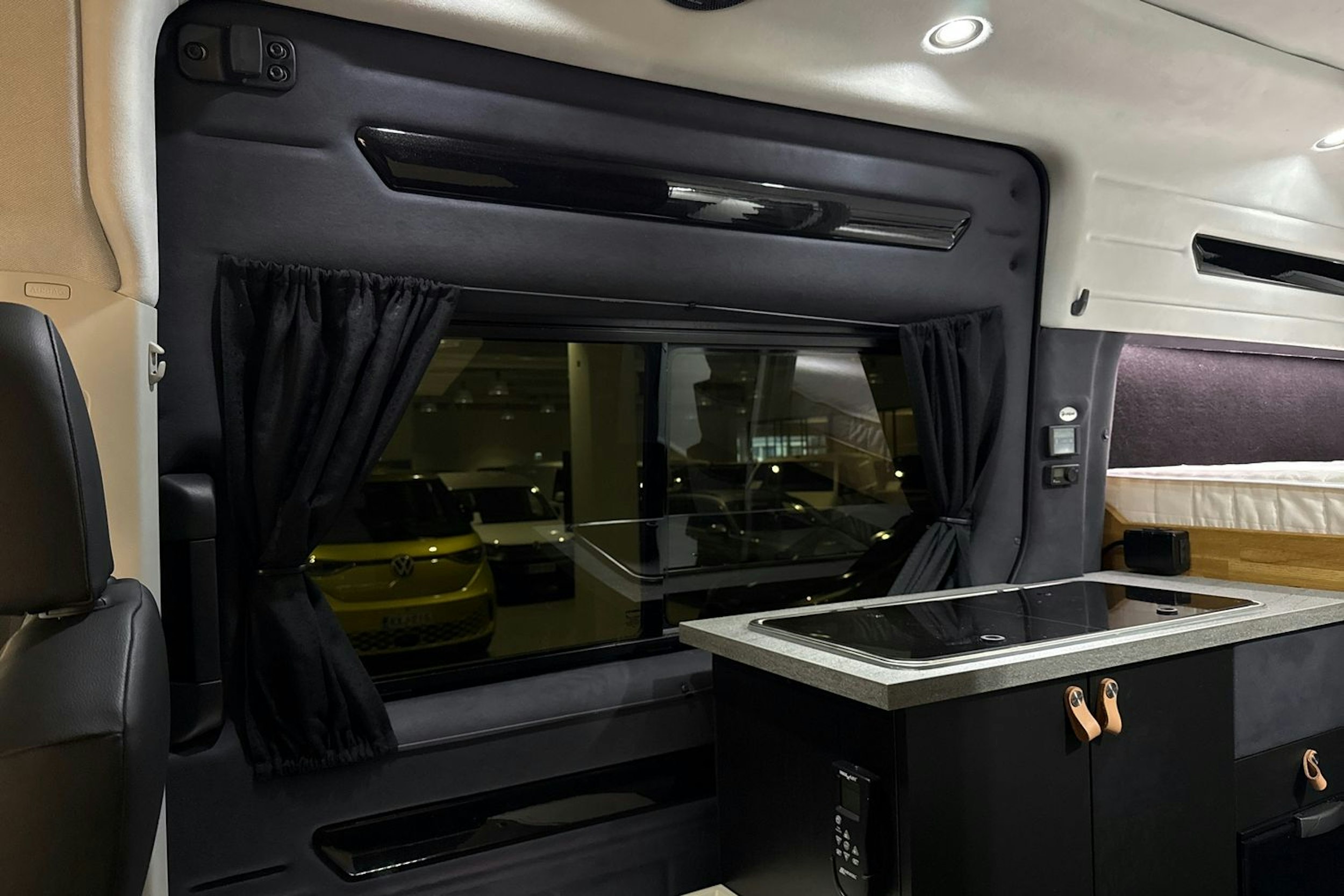 Musta Volkswagen Crafter 2024 kuva 38.