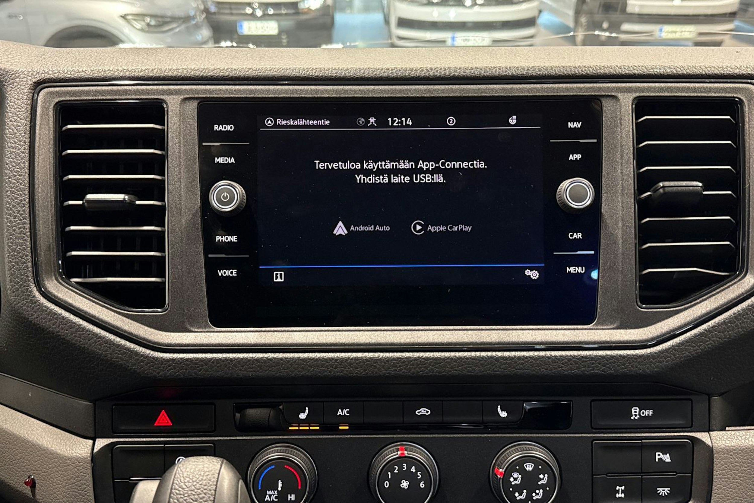 Musta Volkswagen Crafter 2024 kuva 40.