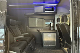musta Volkswagen Crafter 2024 kuva 7.