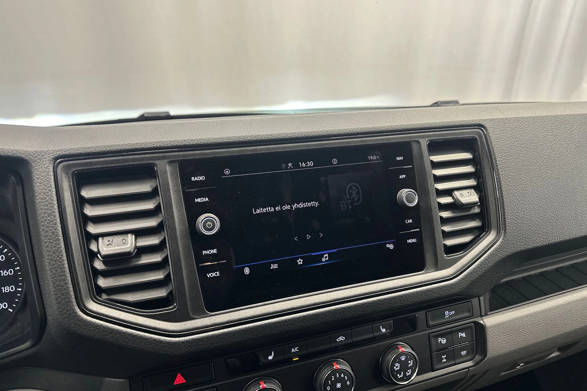 musta Volkswagen Crafter 2024 kuva 15.