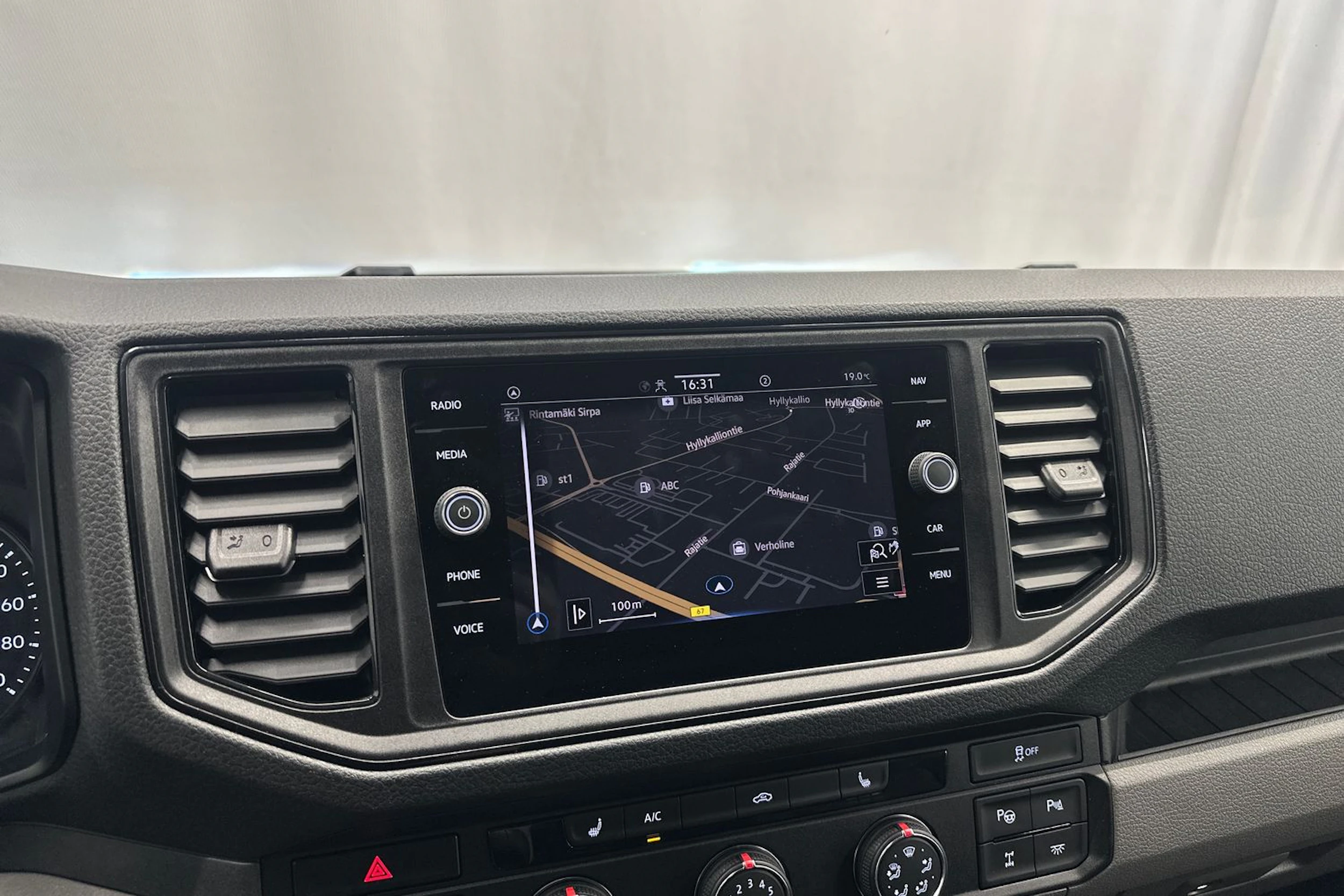 musta Volkswagen Crafter 2024 kuva 17.
