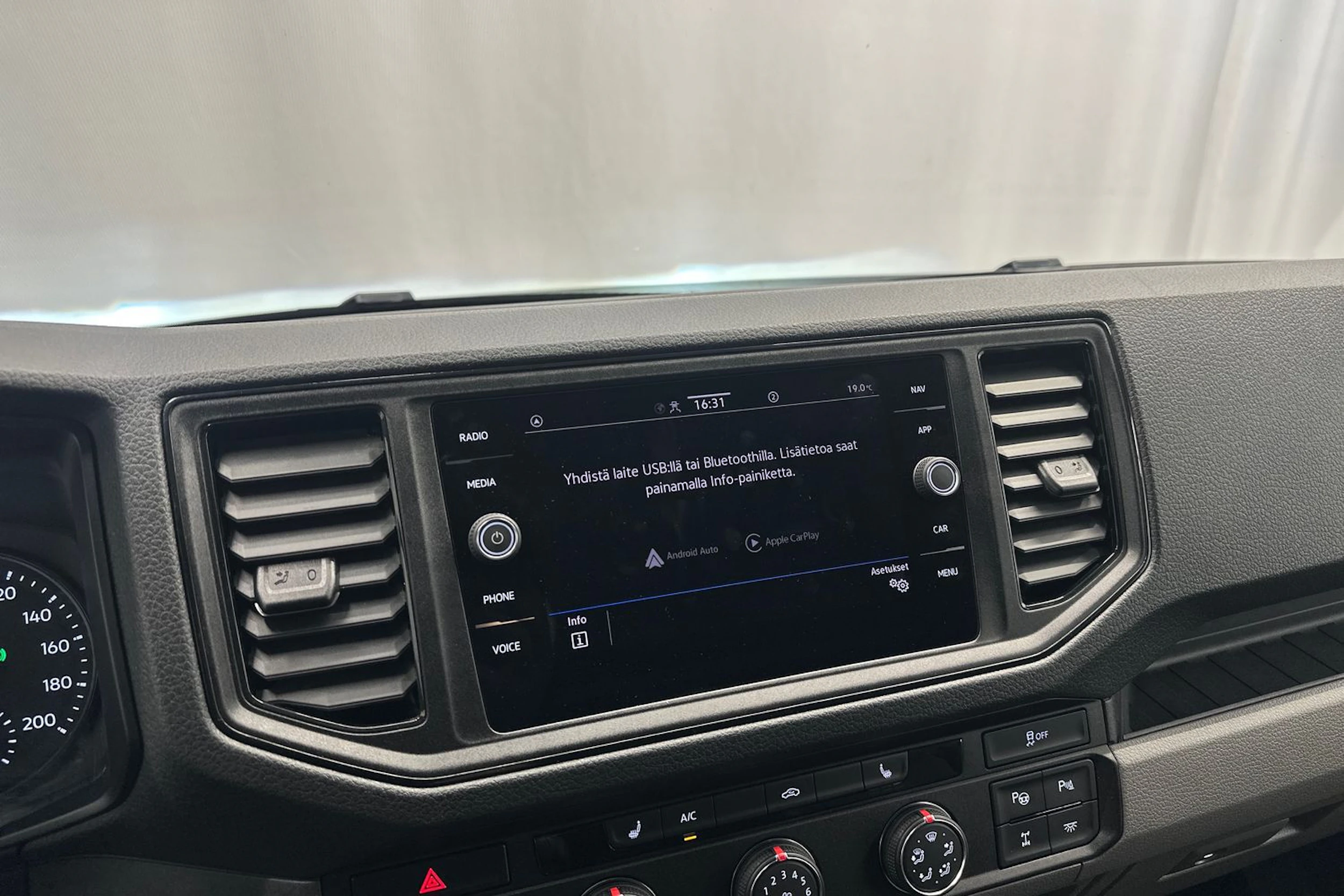 musta Volkswagen Crafter 2024 kuva 18.