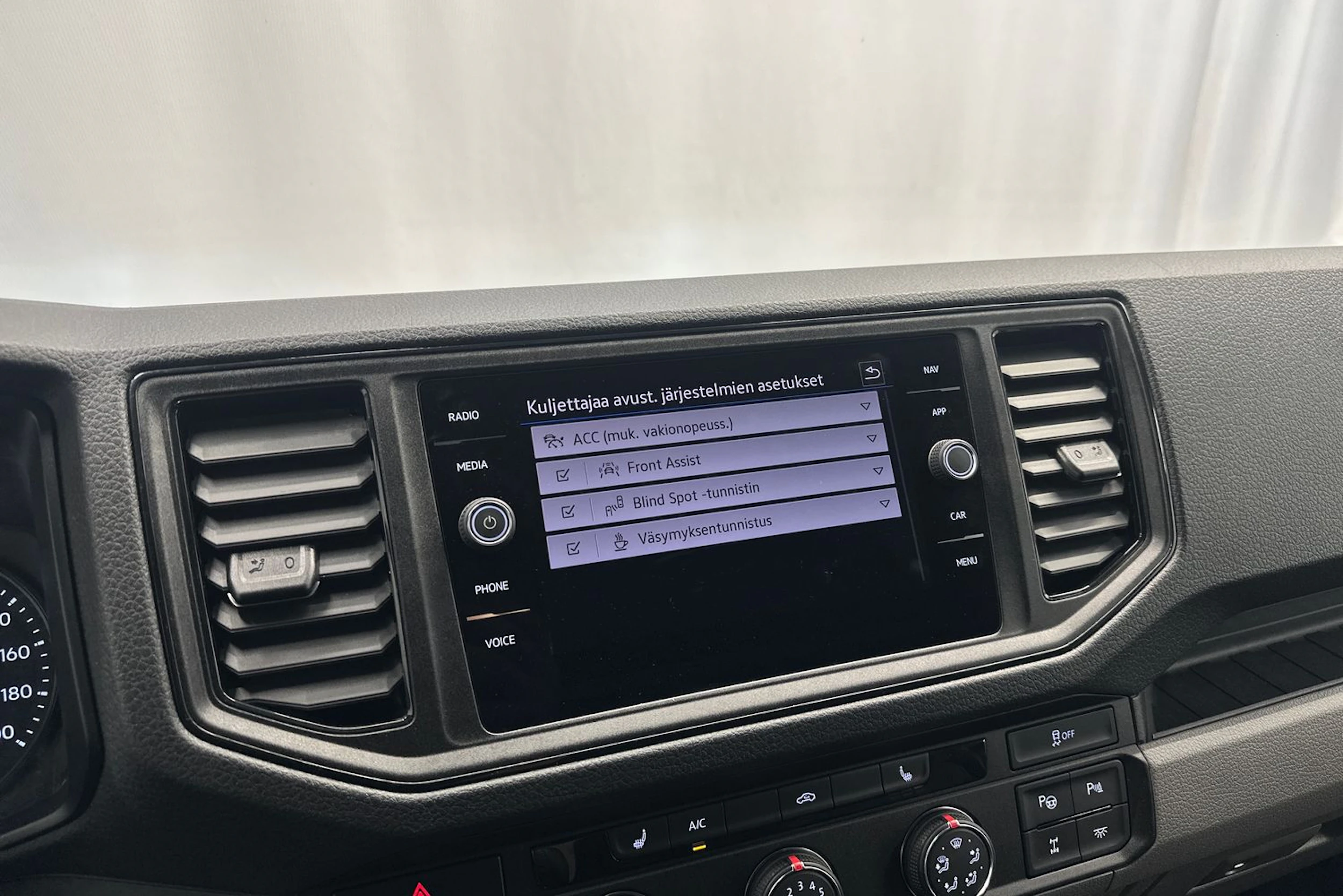 musta Volkswagen Crafter 2024 kuva 20.