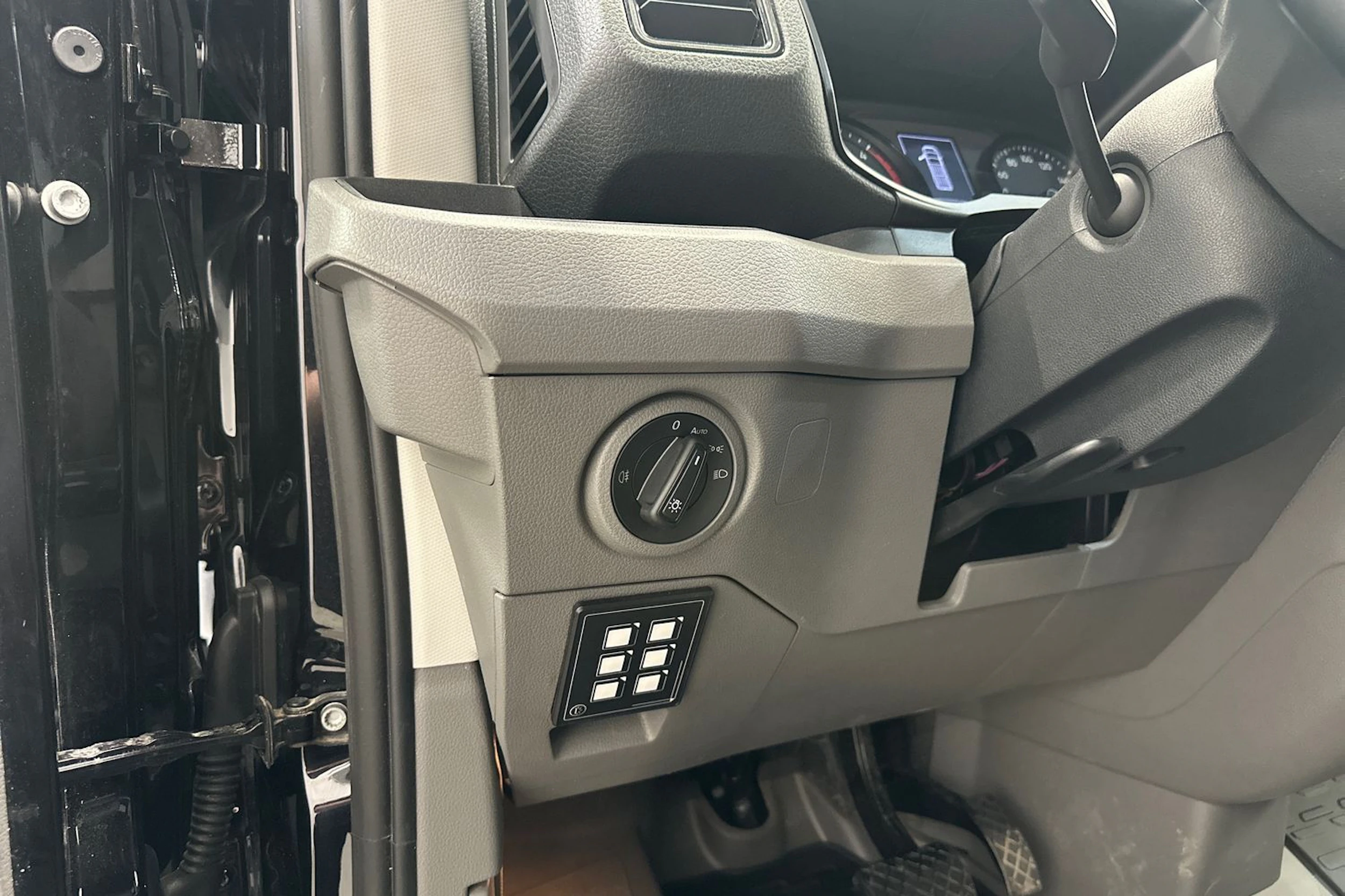musta Volkswagen Crafter 2024 kuva 23.