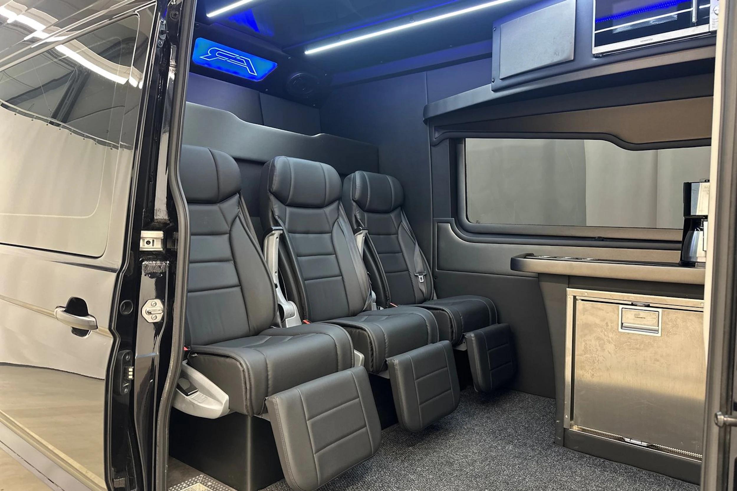 musta Volkswagen Crafter 2024 kuva 26.