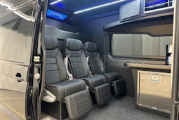 musta Volkswagen Crafter 2024 kuva 26.