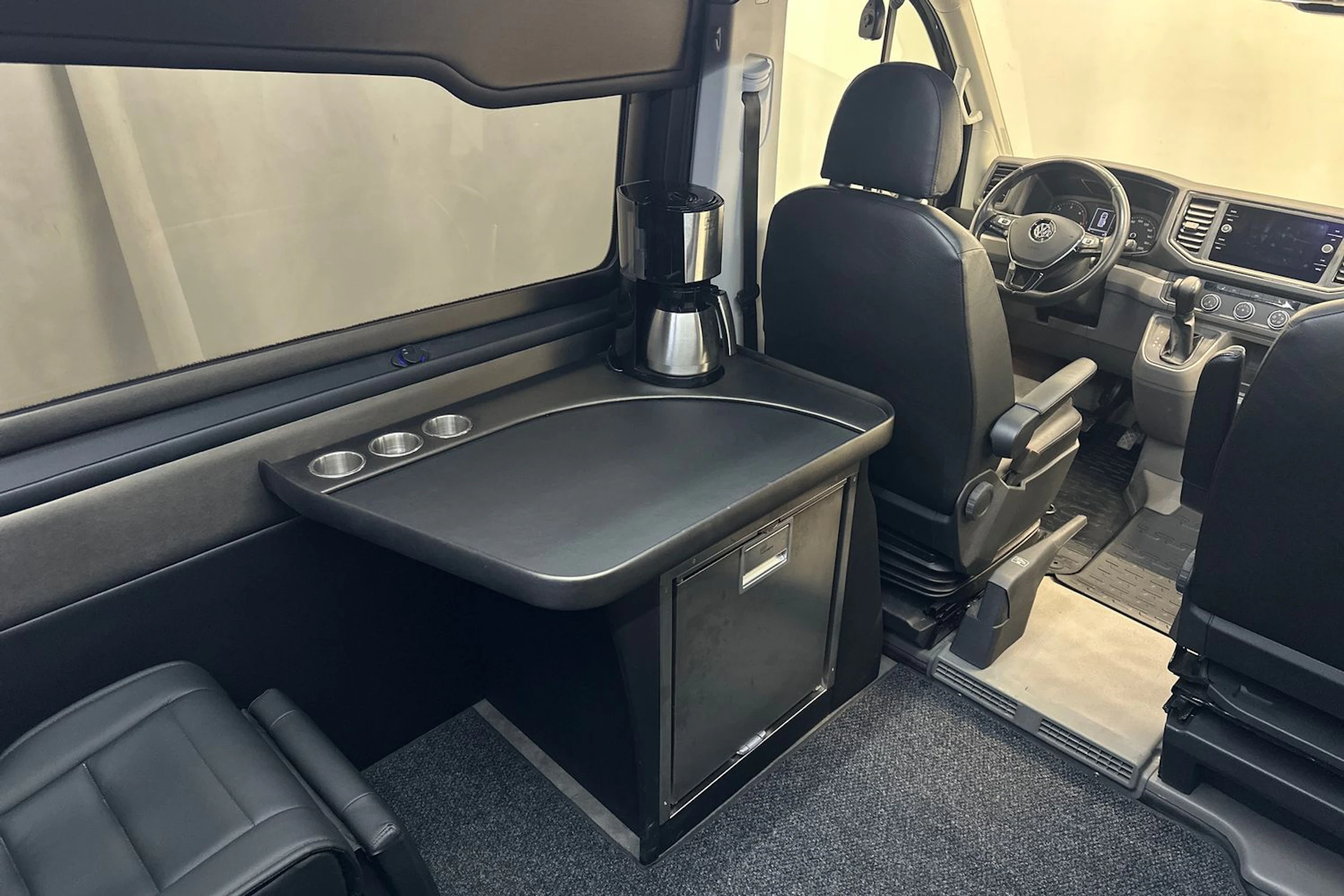 musta Volkswagen Crafter 2024 kuva 28.