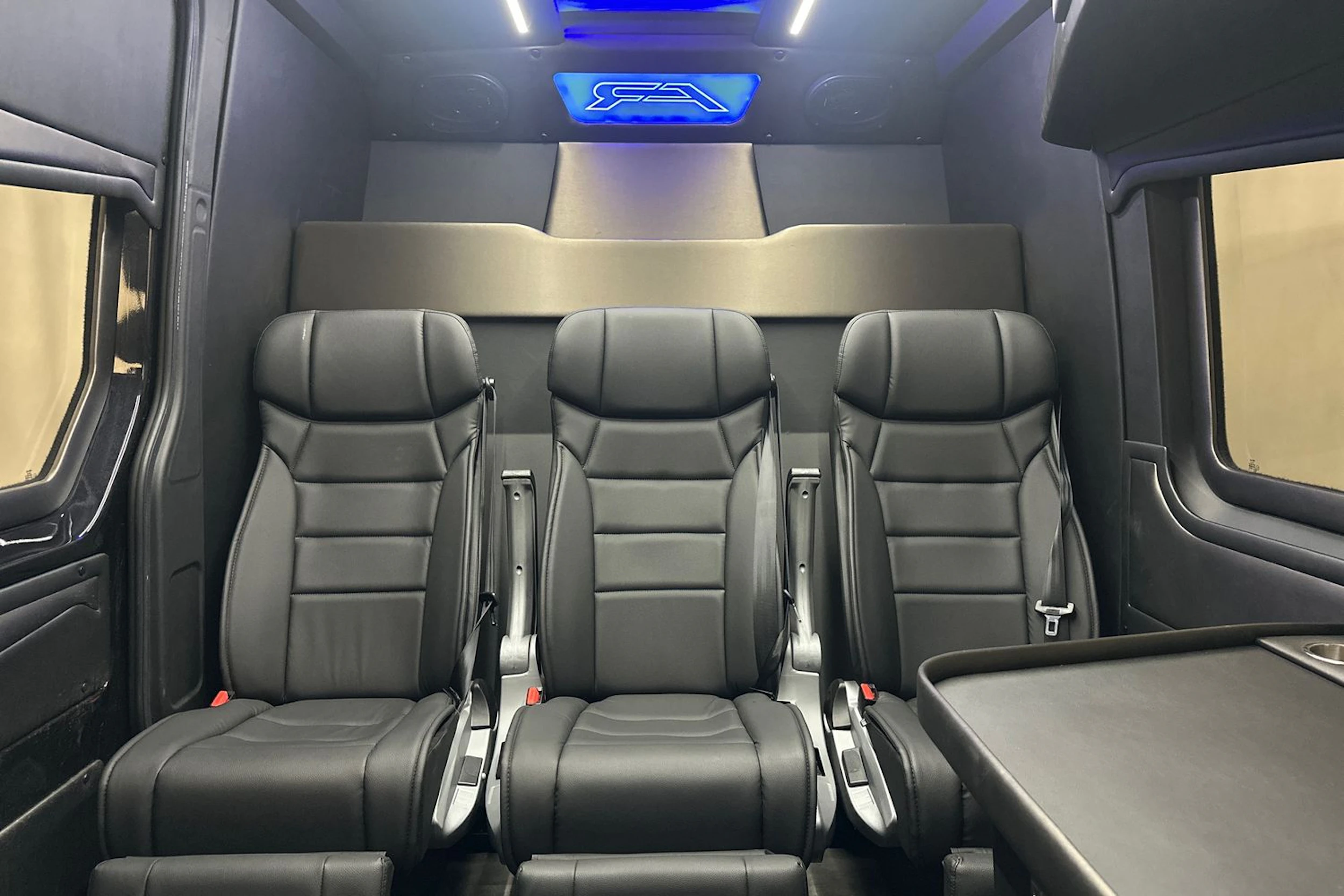 musta Volkswagen Crafter 2024 kuva 29.