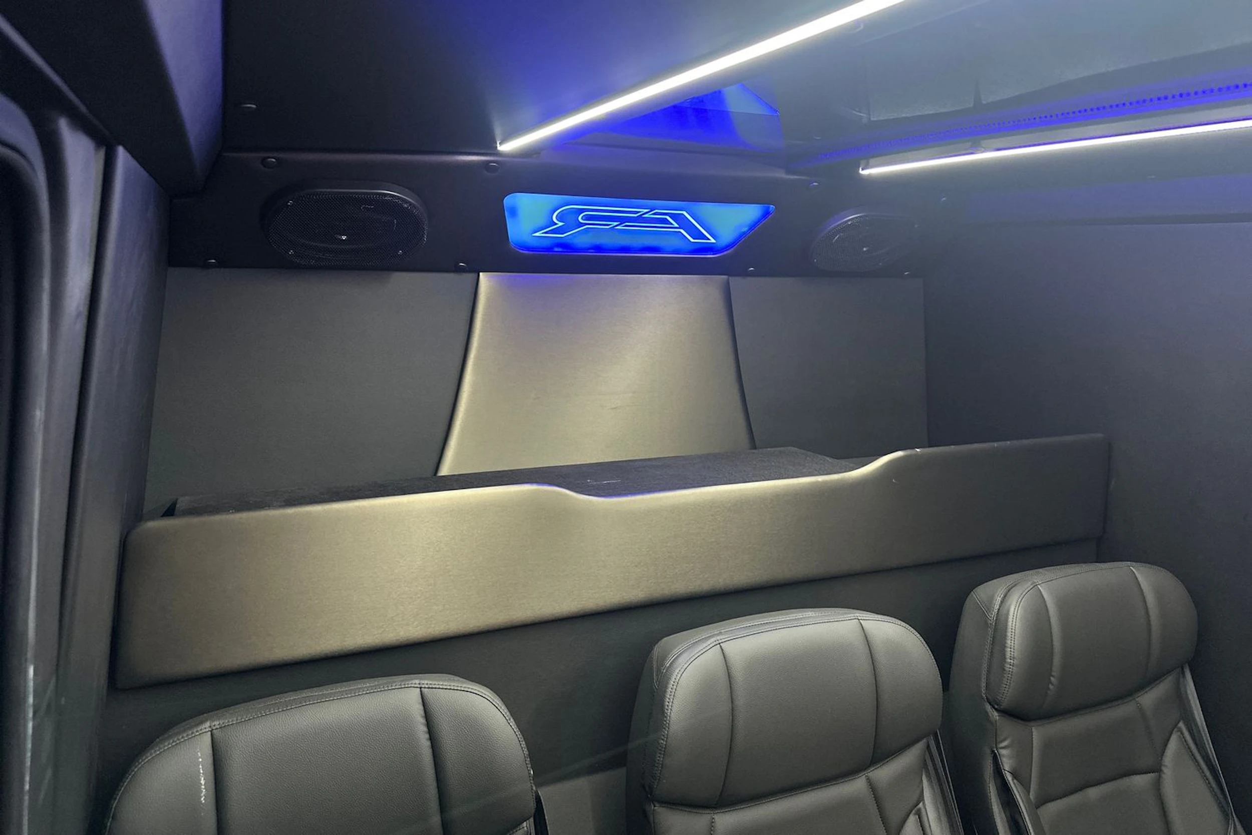 musta Volkswagen Crafter 2024 kuva 31.