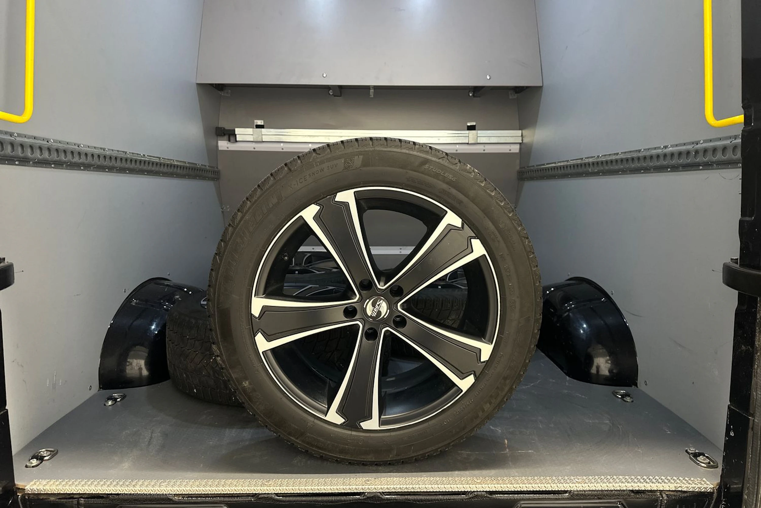 musta Volkswagen Crafter 2024 kuva 34.