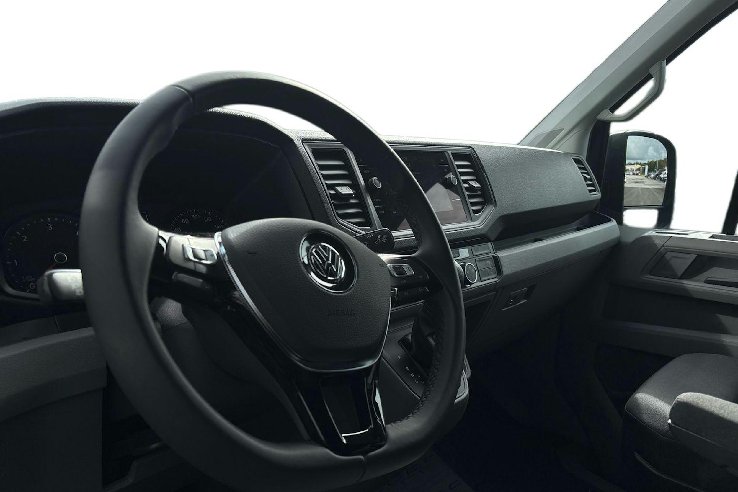 Musta Volkswagen Crafter 2024 kuva 8.