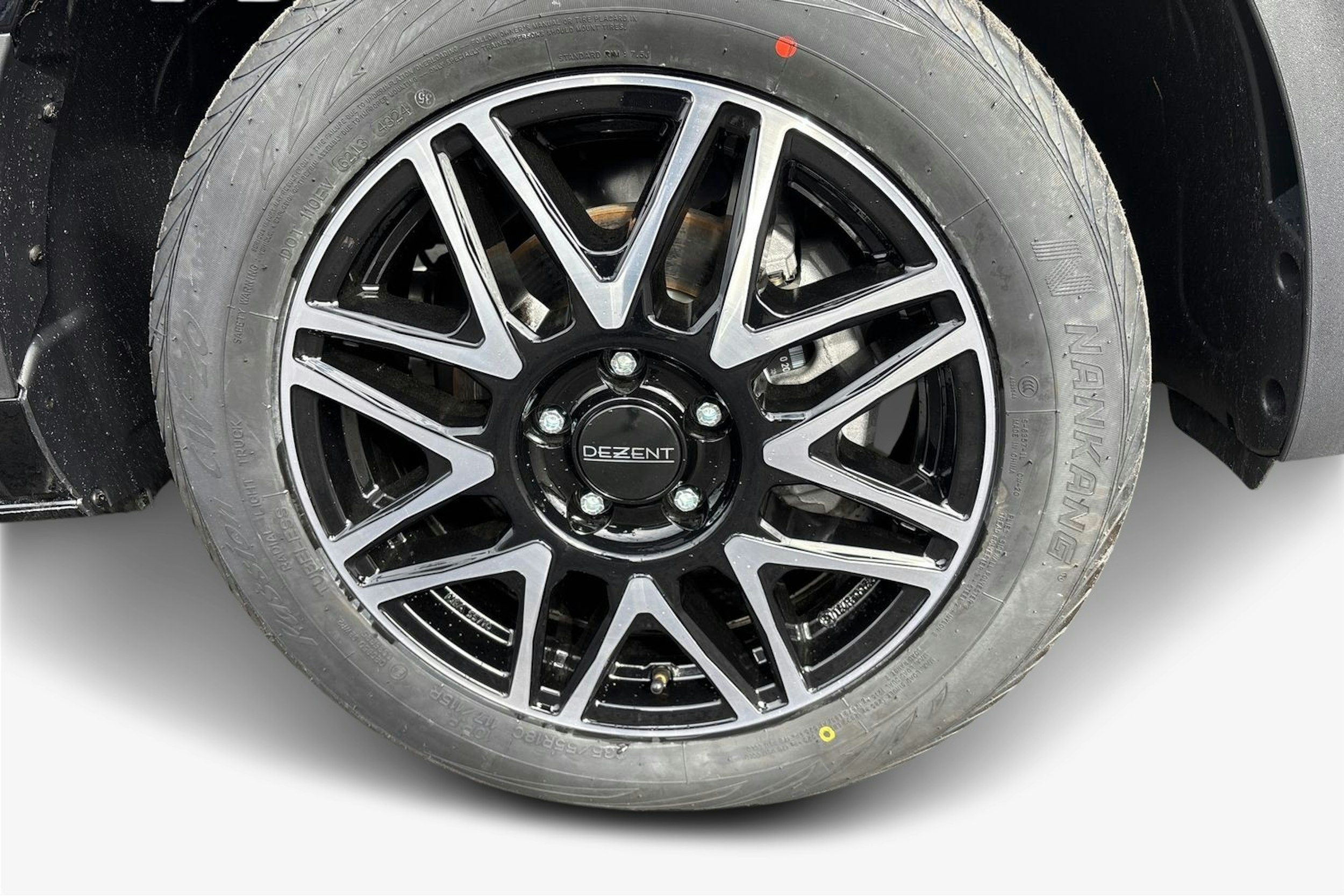 Musta Volkswagen Crafter 2024 kuva 11.