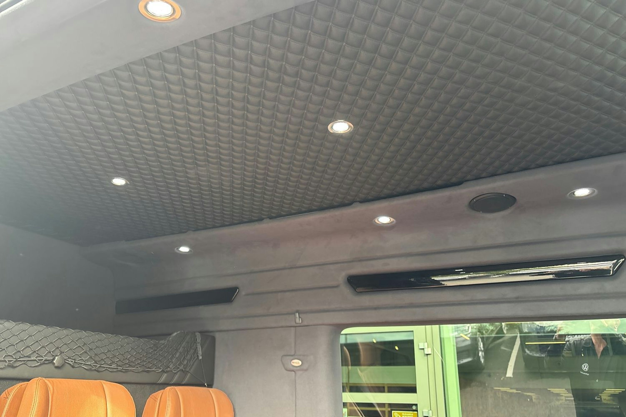 Musta Volkswagen Crafter 2024 kuva 14.