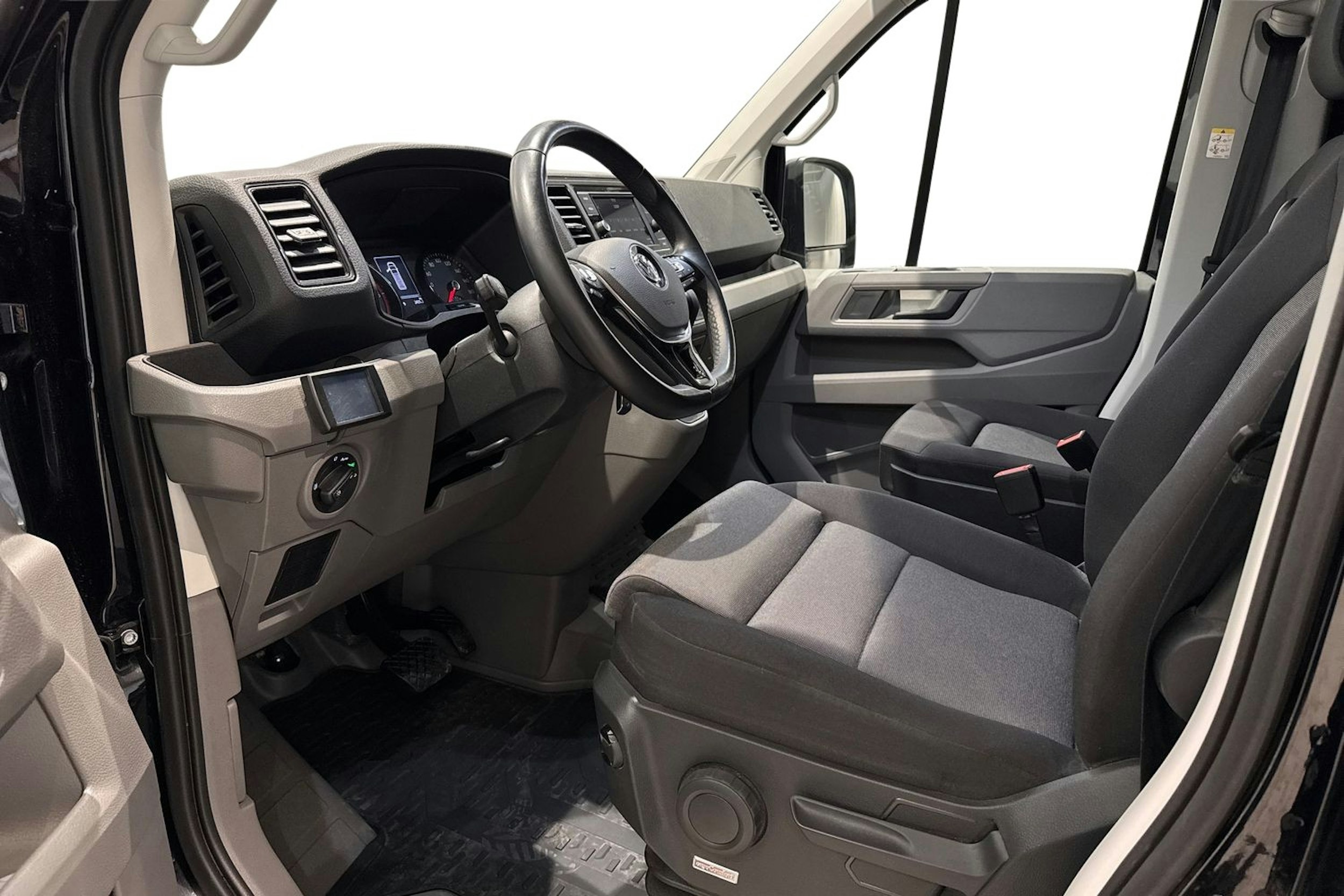 musta Volkswagen Crafter 2024 kuva 7.