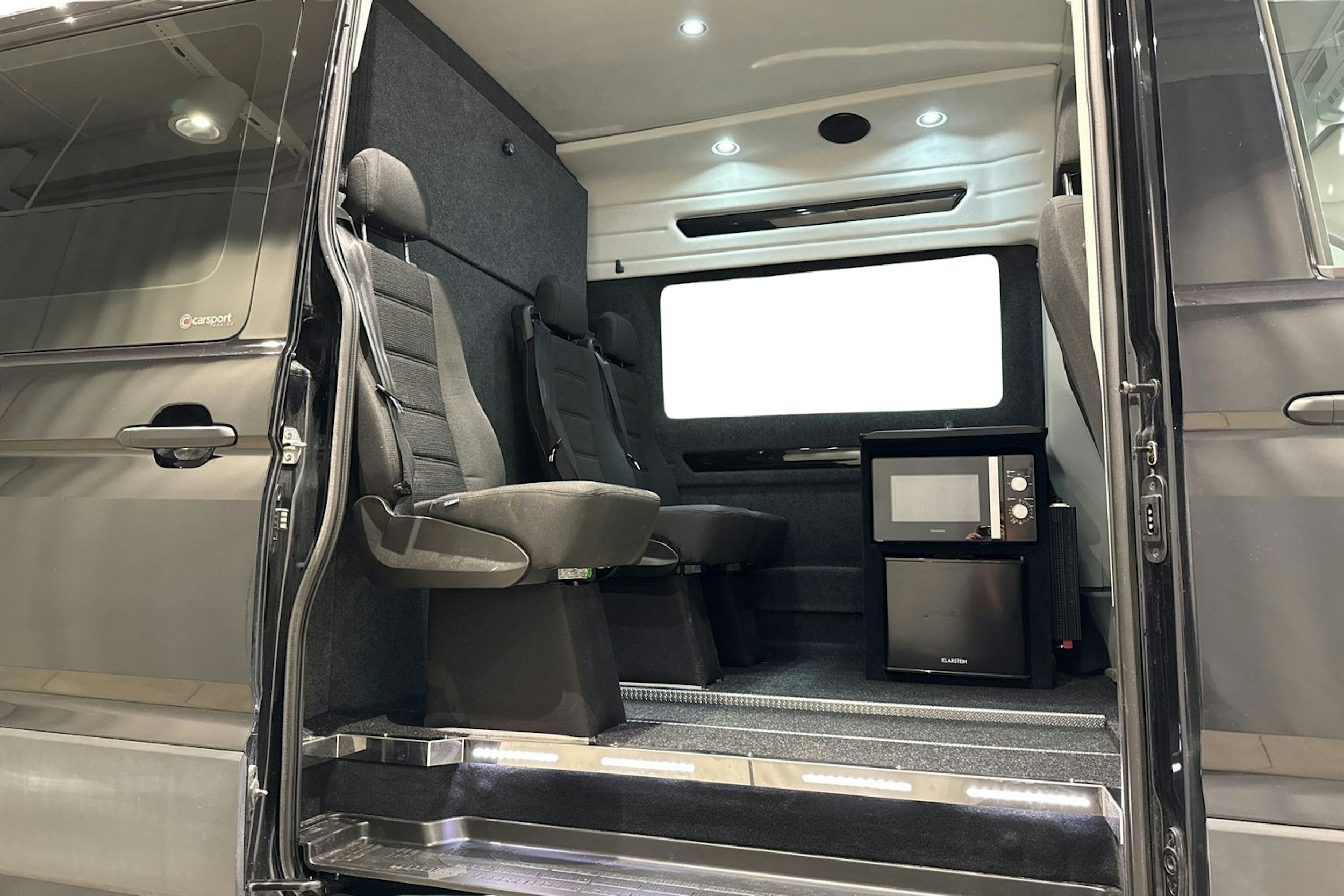 musta Volkswagen Crafter 2024 kuva 10.