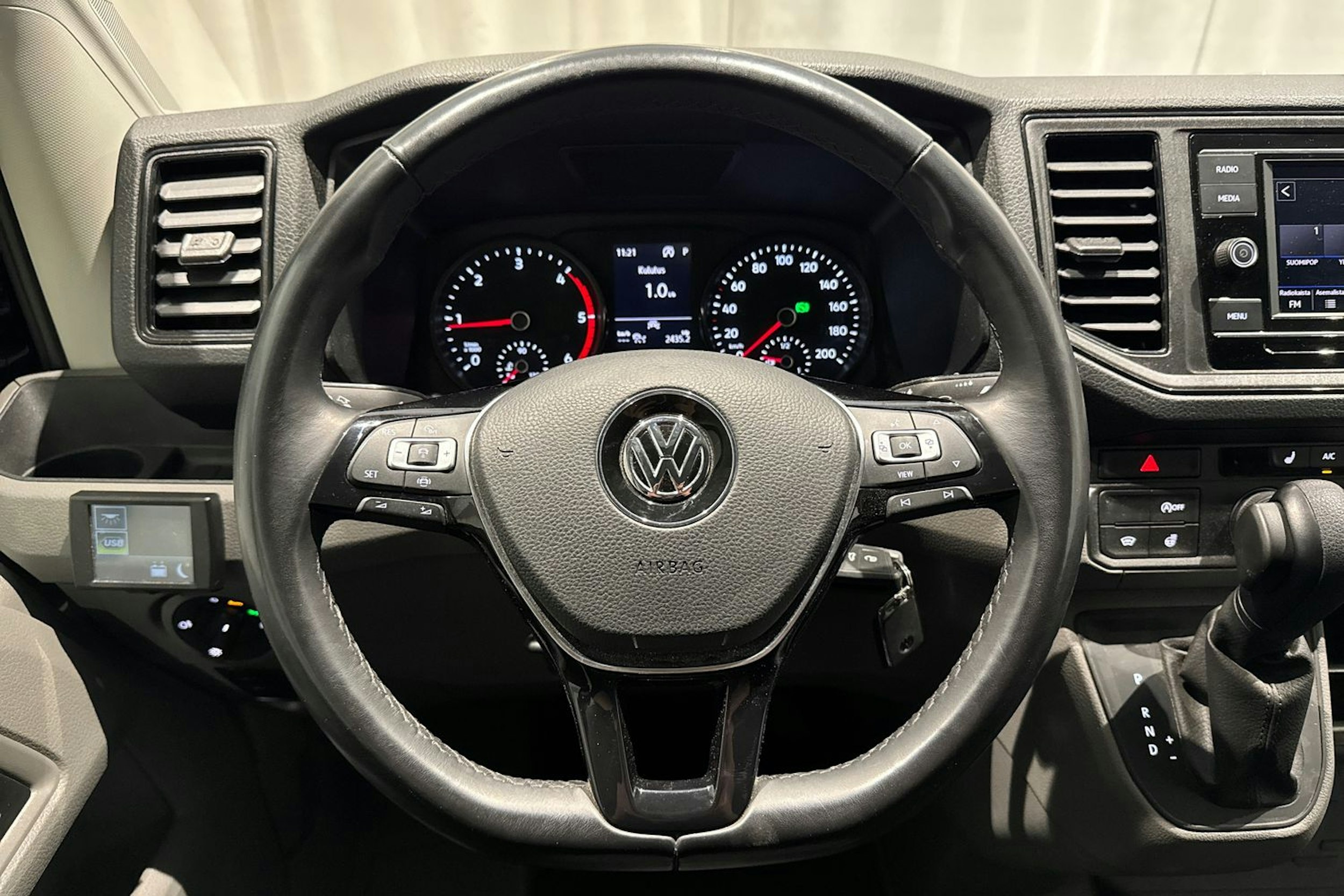 musta Volkswagen Crafter 2024 kuva 14.