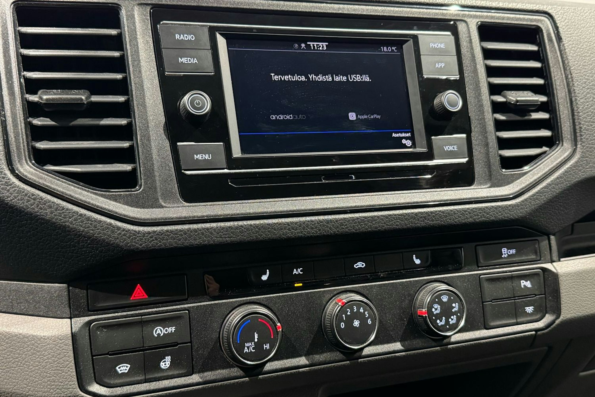 musta Volkswagen Crafter 2024 kuva 21.