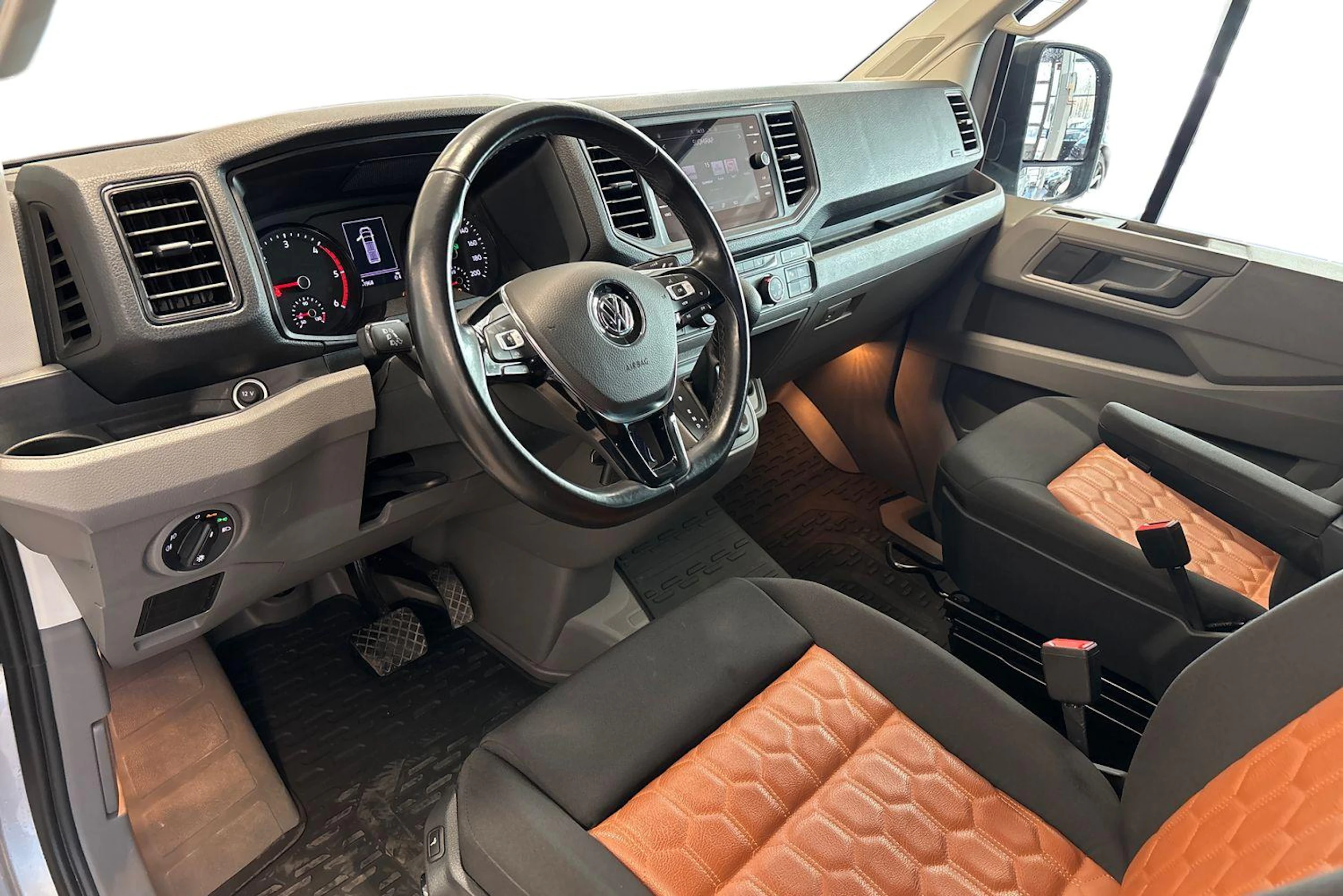 met. harmaa Volkswagen Crafter 2024 kuva 11.